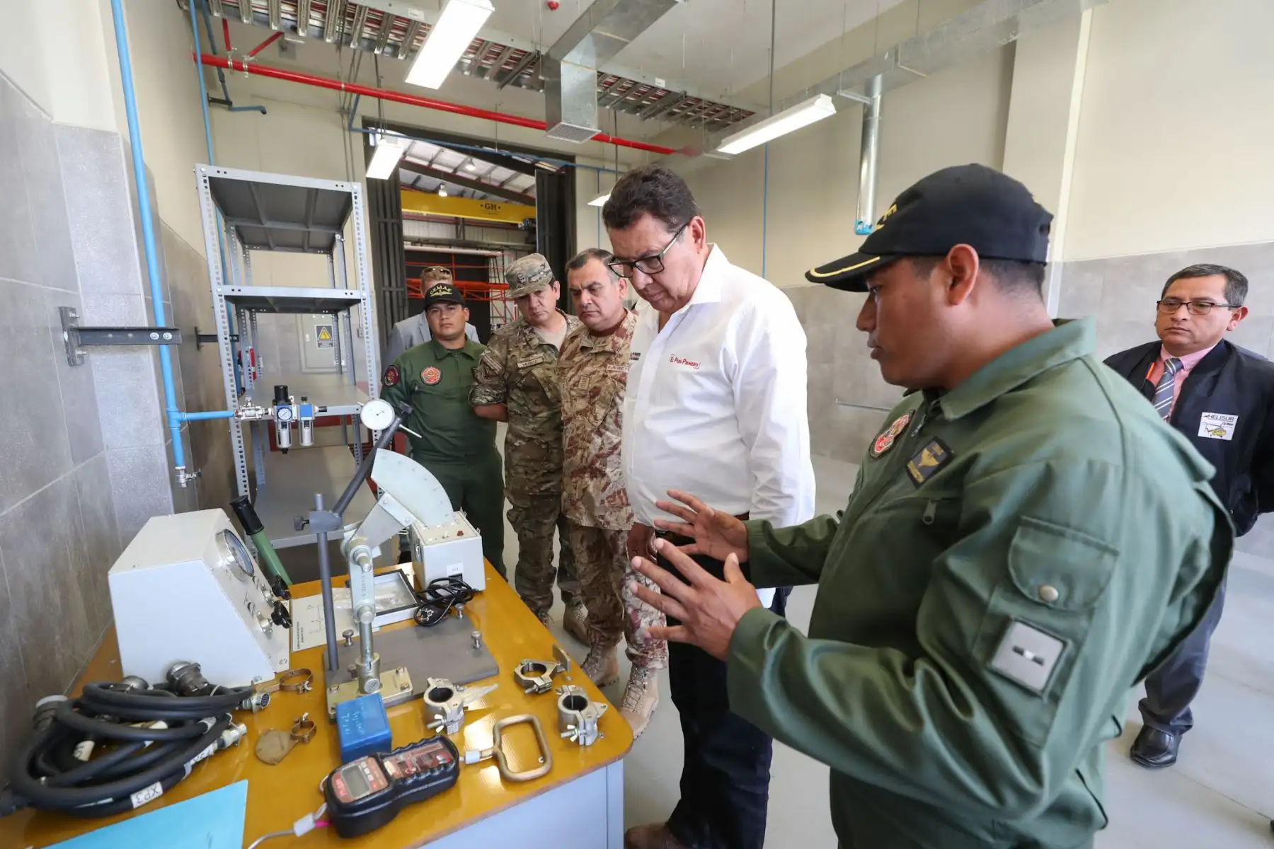 Ministro de Defensa, José Huerta visitó bases del Pedregal y Cemae en Arequipa.
Foto: ANDINA/MINDEF