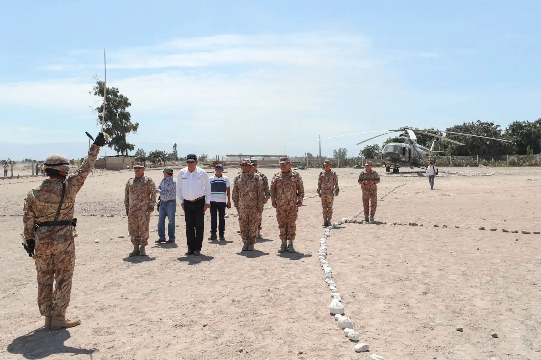 Ministro de Defensa, José Huerta visitó bases del Pedregal y Cemae en Arequipa.
Foto: ANDINA/MINDEF