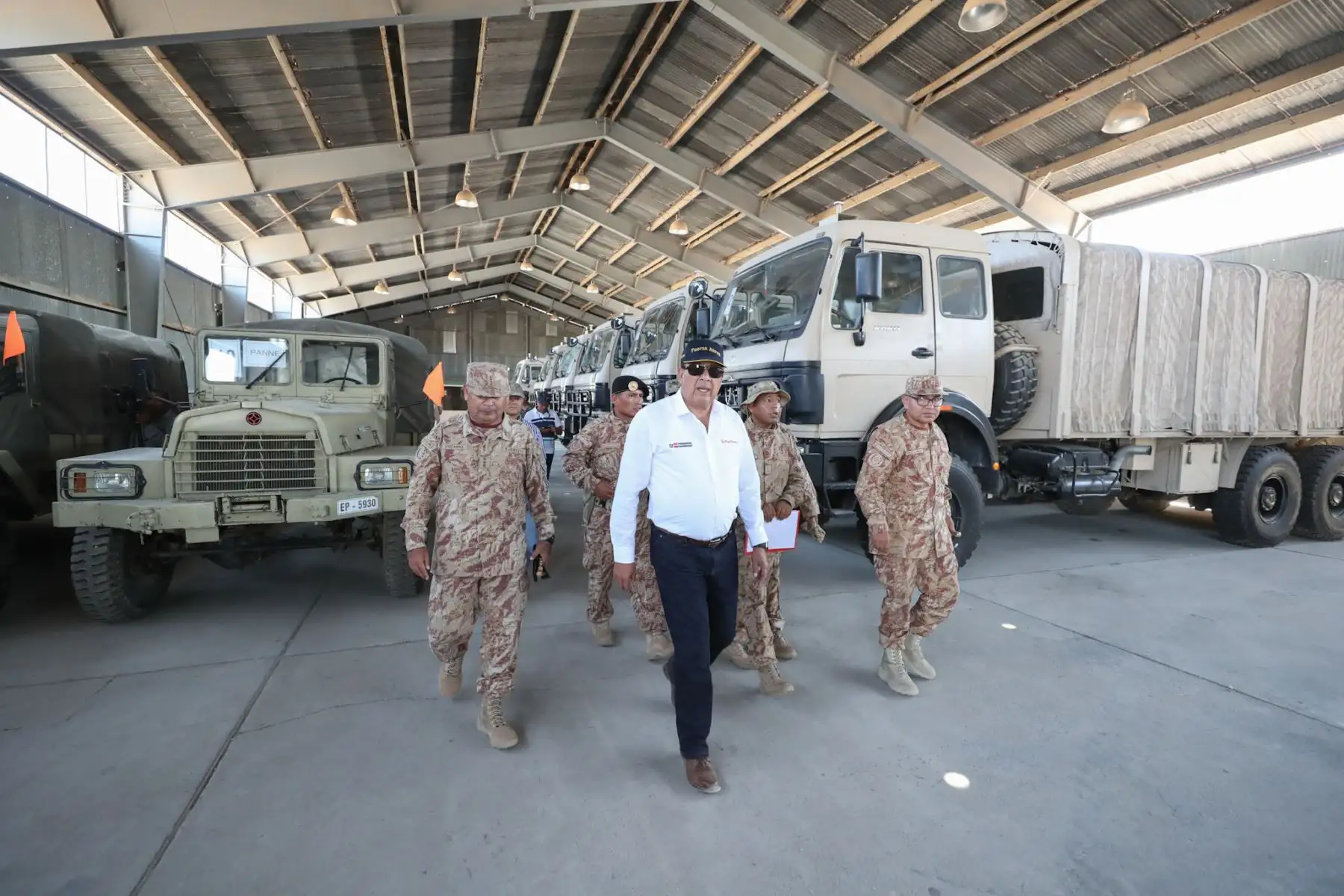 Ministro de Defensa, José Huerta visitó bases del Pedregal y Cemae en Arequipa.
Foto: ANDINA/MINDEF