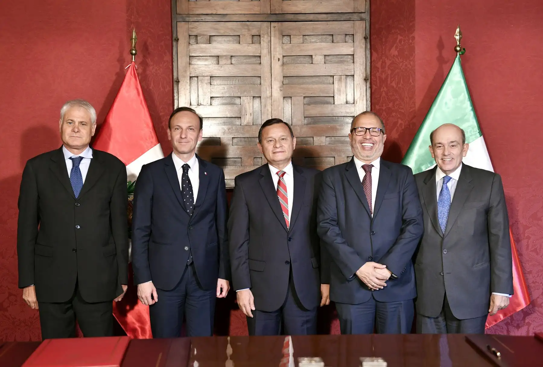 El canciller Néstor Popolizio y el vicecanciller Hugo de Zela se reunieron en el Palacio de Torre Tagle con el viceministro de Relaciones Exteriores de Italia, Guglielmo Picchi, a fin de impulsar la relación bilateral.
Foto: ANDINA/Cancillería del Perú