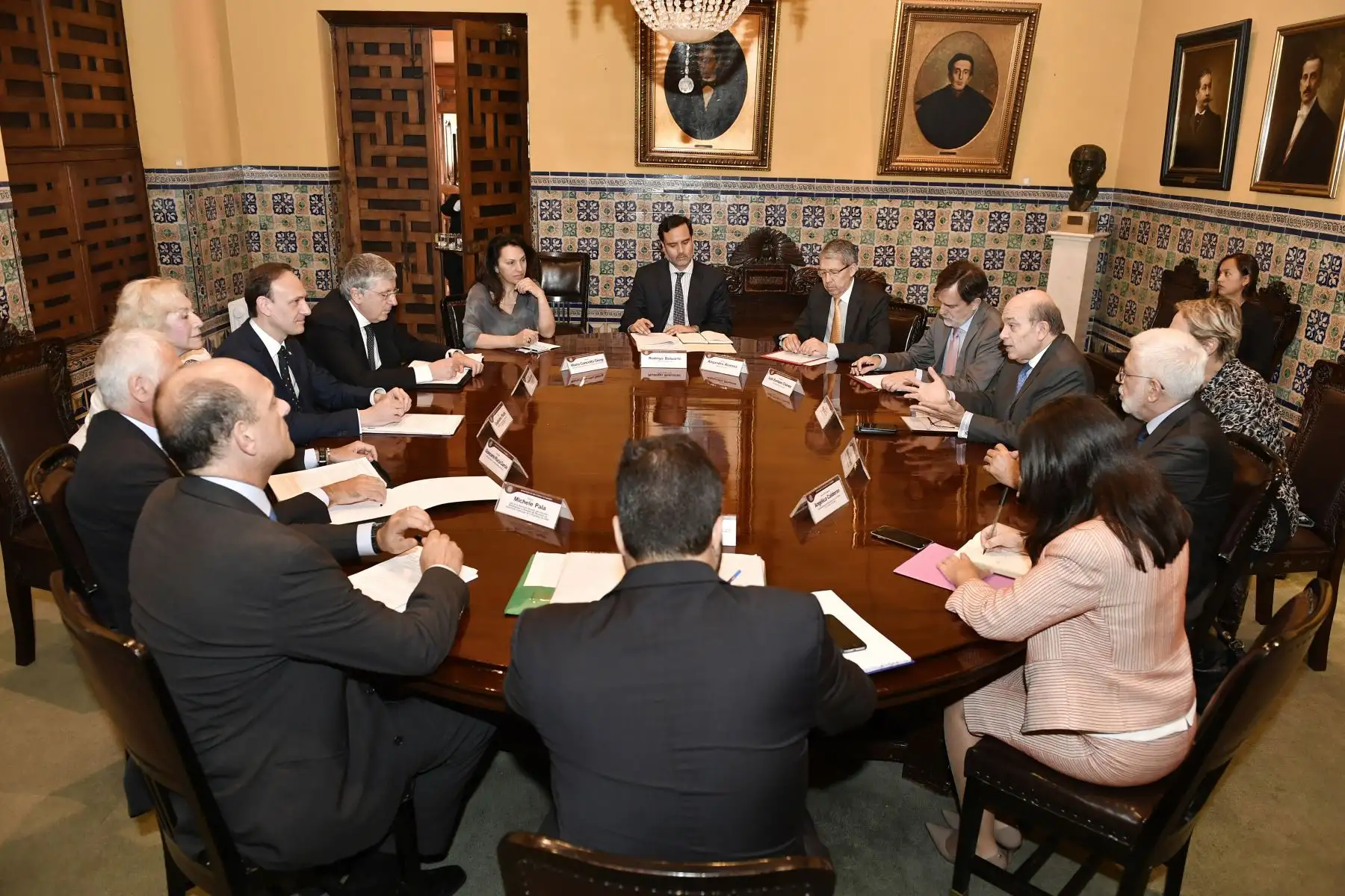 El canciller Néstor Popolizio y el vicecanciller Hugo de Zela se reunieron en el Palacio de Torre Tagle con el viceministro de Relaciones Exteriores de Italia, Guglielmo Picchi, a fin de impulsar la relación bilateral.
Foto: ANDINA/Cancillería del Perú