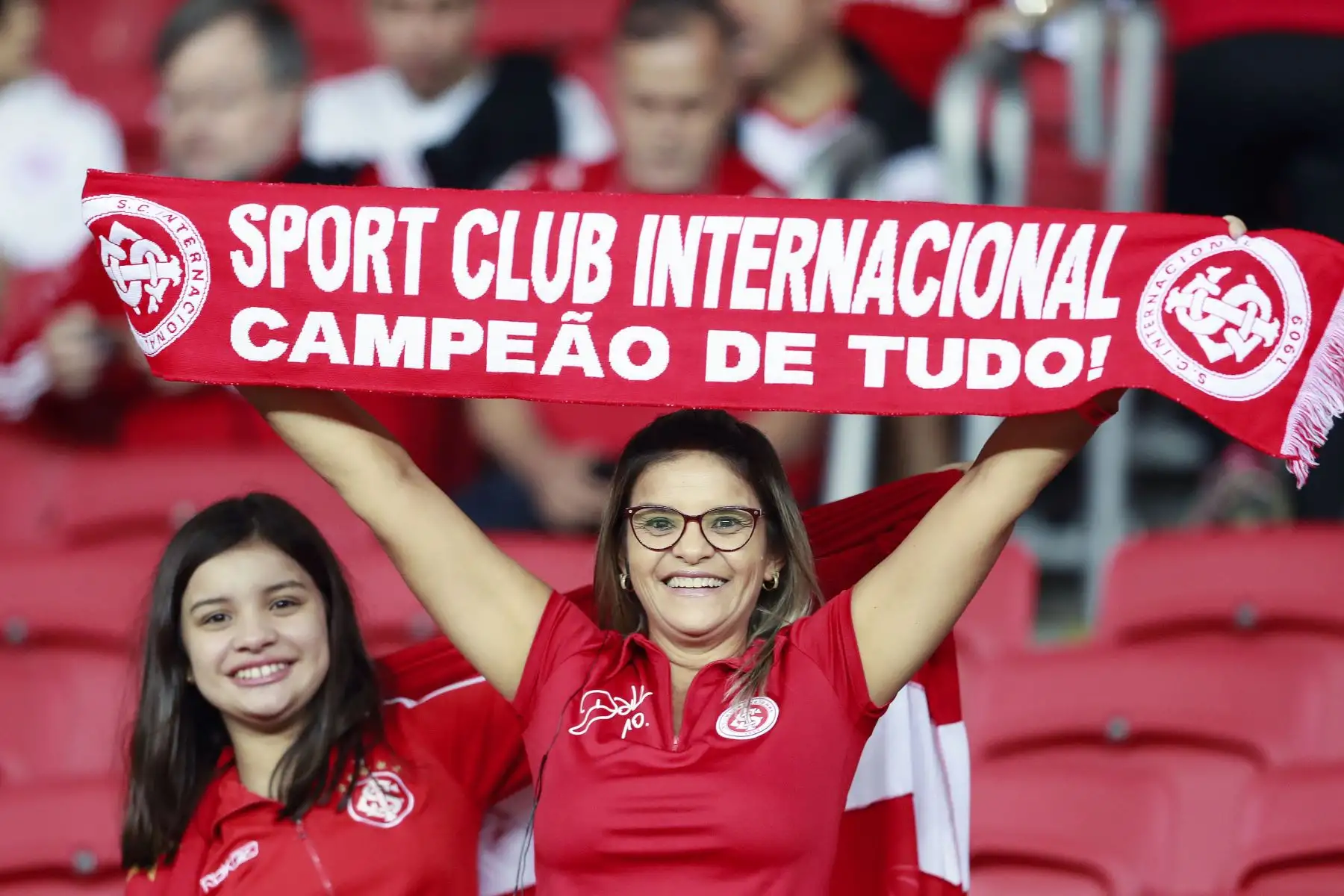 Los hinchas  de la Internacional de Brasil aplauden a su equipo antes del inicio del partido de fútbol de la Copa Libertadores 2019 contra el Palestino de Chile.Foto:AFP