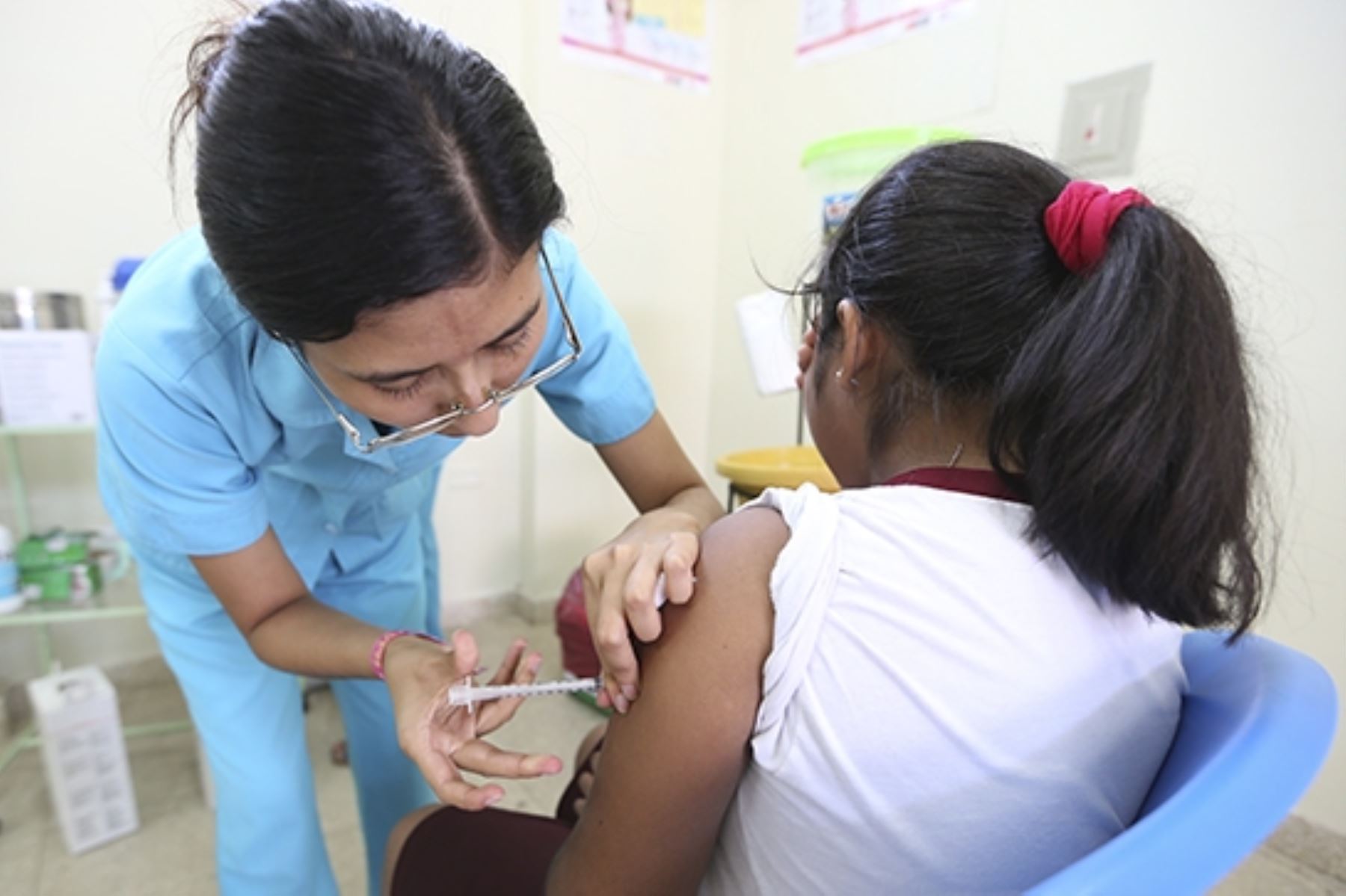 Minsa inicia vacunación a niñas para prevenir cáncer de cuello uterino. Foto: ANDINA/Difusión.