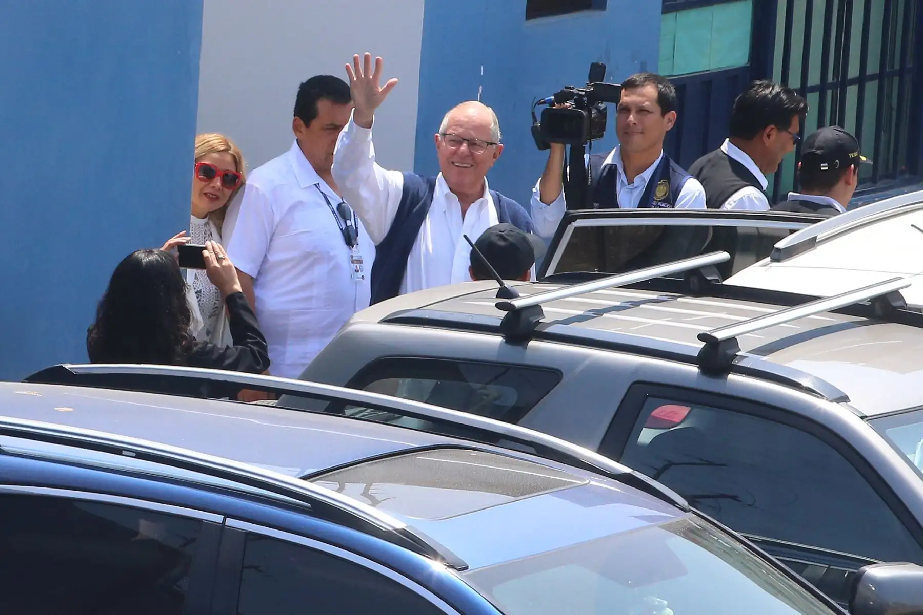 El ex presidente Pedro Pablo Kuczynski sale del Instituto de Medicina Legal y Ciencias Forenses del Mnisterio Público tras orden de detención preliminar.
Foto: ANDINA/Vidal Tarqui