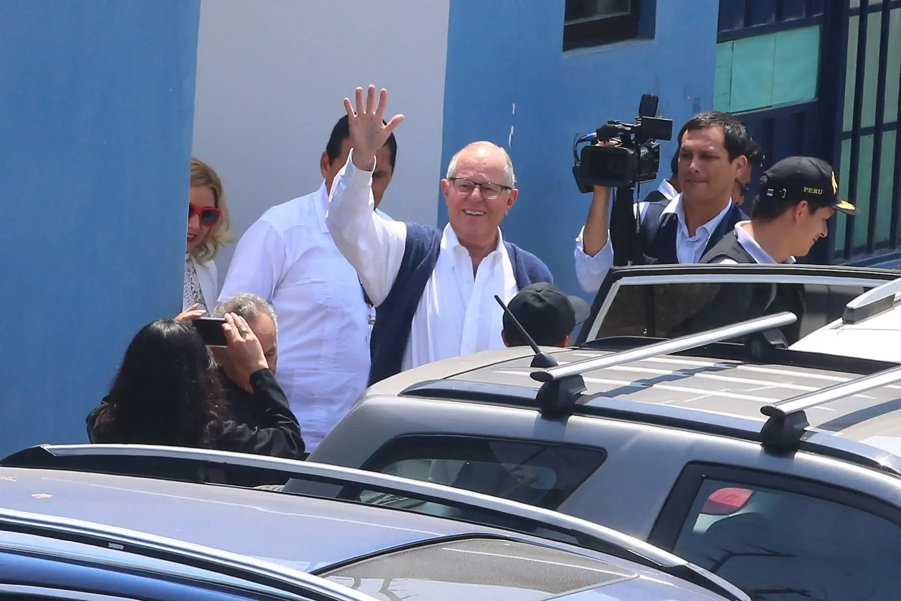 El ex presidente Pedro Pablo Kuczynski sale del Instituto de Medicina Legal y Ciencias Forenses del Mnisterio Público tras orden de detención preliminar.
Foto: ANDINA/Vidal Tarqui