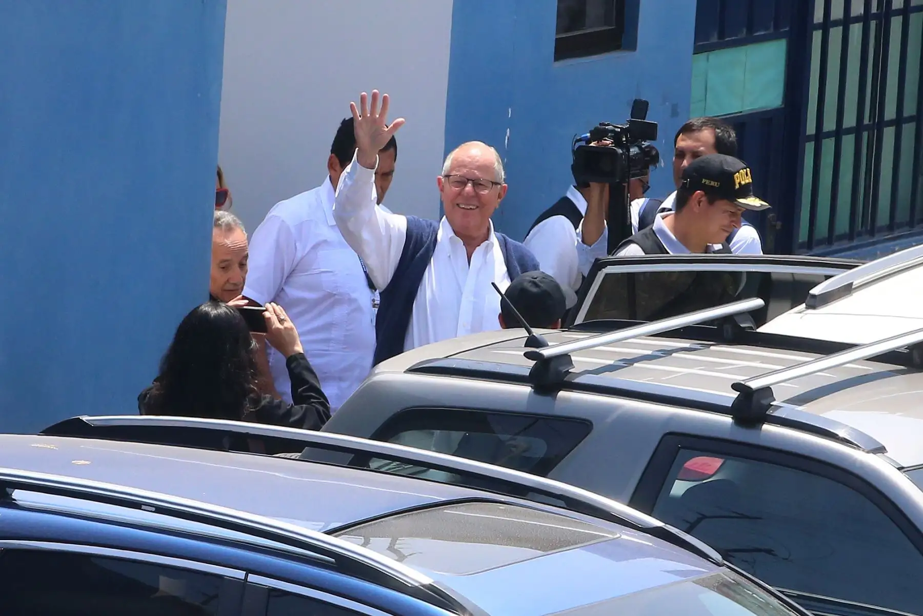 El ex presidente Pedro Pablo Kuczynski sale del Instituto de Medicina Legal y Ciencias Forenses del Ministerio Público tras orden de detención preliminar.
Foto: ANDINA/Vidal Tarqui