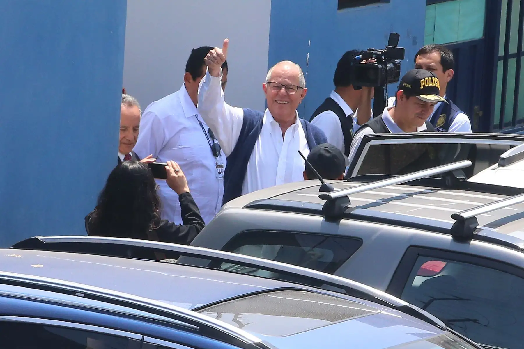 El ex presidente Pedro Pablo Kuczynski sale del Instituto de Medicina Legal y Ciencias Forenses del Ministerio Público tras orden de detención preliminar.
Foto: ANDINA/Vidal Tarqui