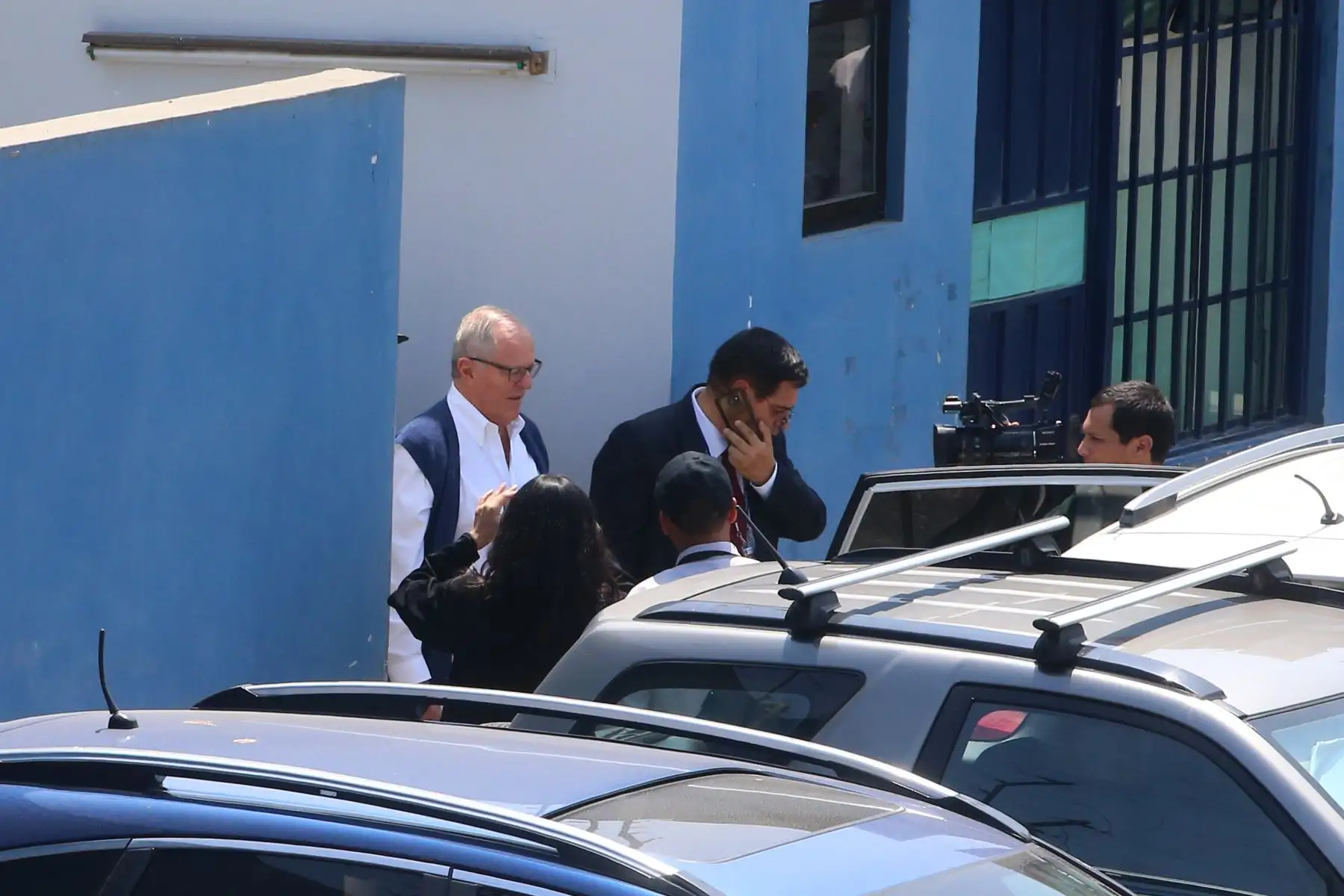 El ex presidente Pedro Pablo Kuczynski sale del Instituto de Medicina Legal y Ciencias Forenses del Mnisterio Público tras orden de detención preliminar.
Foto: ANDINA/Vidal Tarqui