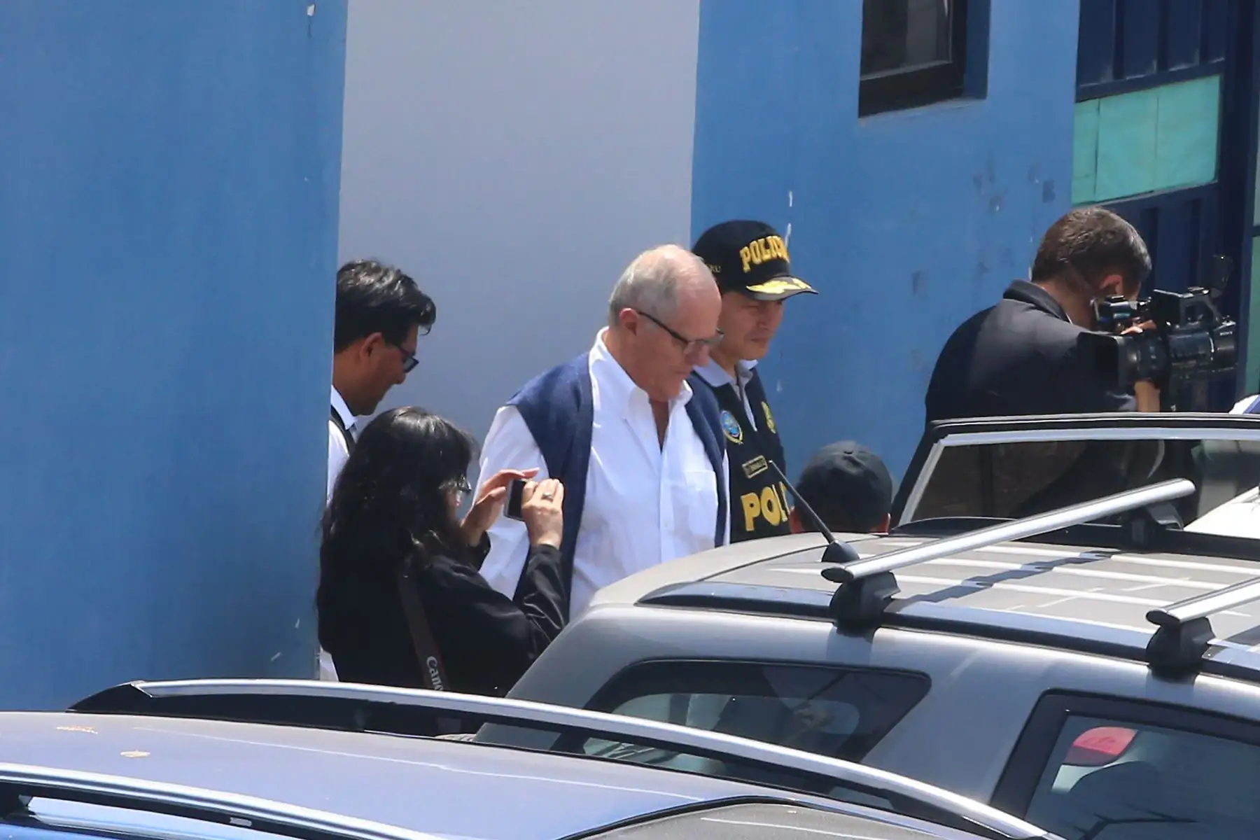 El ex presidente Pedro Pablo Kuczynski sale del Instituto de Medicina Legal y Ciencias Forenses del Mnisterio Público tras orden de detención preliminar.
Foto: ANDINA/Vidal Tarqui
