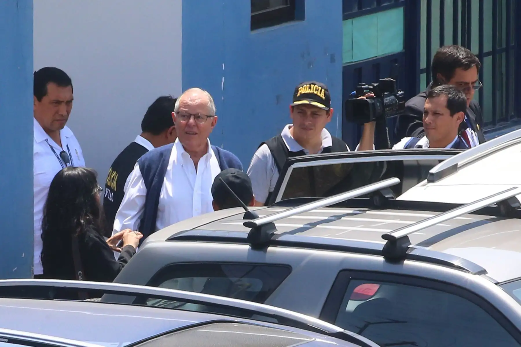 El ex presidente Pedro Pablo Kuczynski sale del Instituto de Medicina Legal y Ciencias Forenses del Mnisterio Público tras orden de detención preliminar.
Foto: ANDINA/Vidal Tarqui