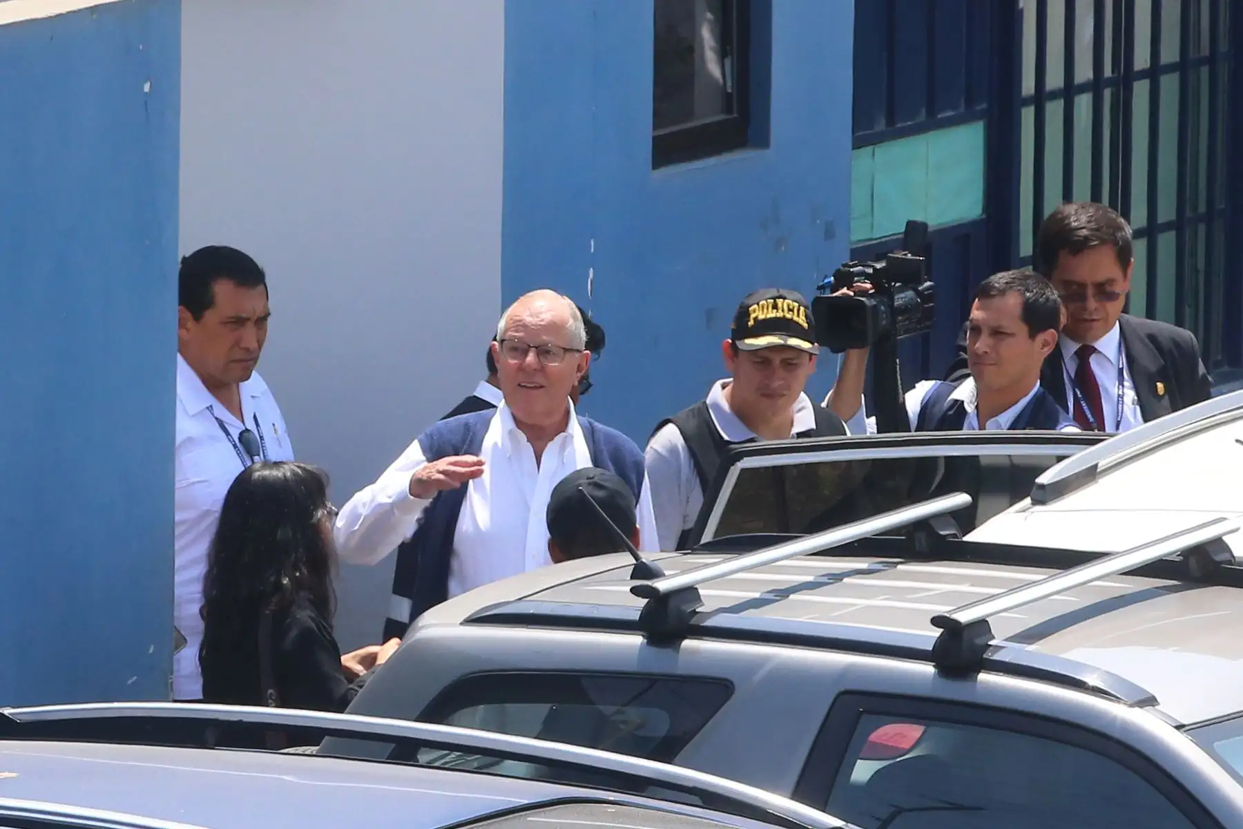 El ex presidente Pedro Pablo Kuczynski sale del Instituto de Medicina Legal y Ciencias Forenses del Ministerio Público tras orden de detención preliminar.
Foto: ANDINA/Vidal Tarqui