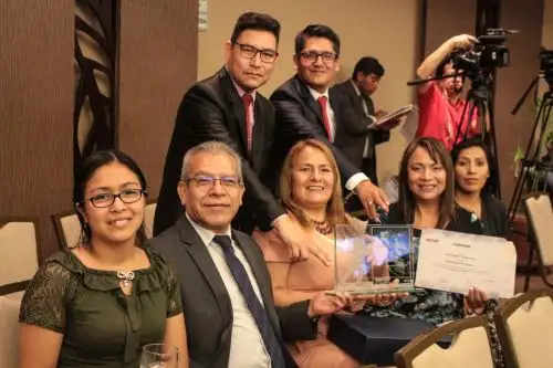 Con todo el equipo ganador del concurso Buenas Prácticas de Servir. Foto: Cortesía