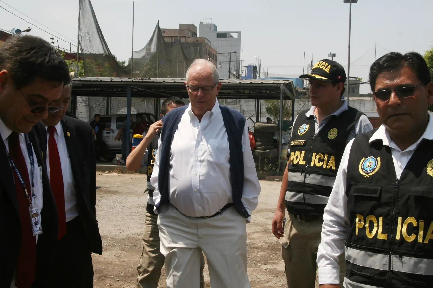 El ex presidente Pedro Pablo Kuczynski ingresa al Instituto de Medicina Legal y Ciencias Forenses del Ministerio Público tras orden de detención preliminar.
Foto: ANDINA/Fiscalía de la Nación