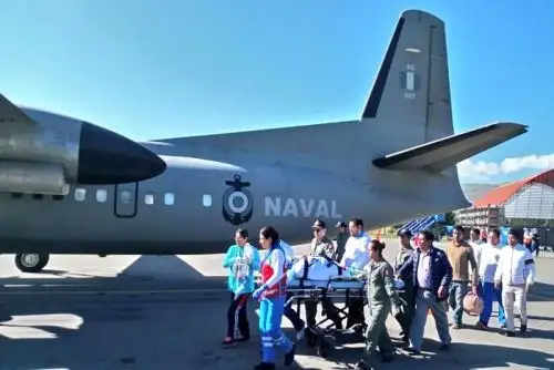 Por disposición del Ministerio de Defensa, la Marina de Guerra del Perú dispuso el inmediato desplazamiento de una aeronave Fokker 50 de la Fuerza de Aviación Naval para efectuar la evacuación aeromédica de la señora Manuela Anyaipoma. (34), quien sufrió una hemorragia interna tras ser sometida a una cesárea.