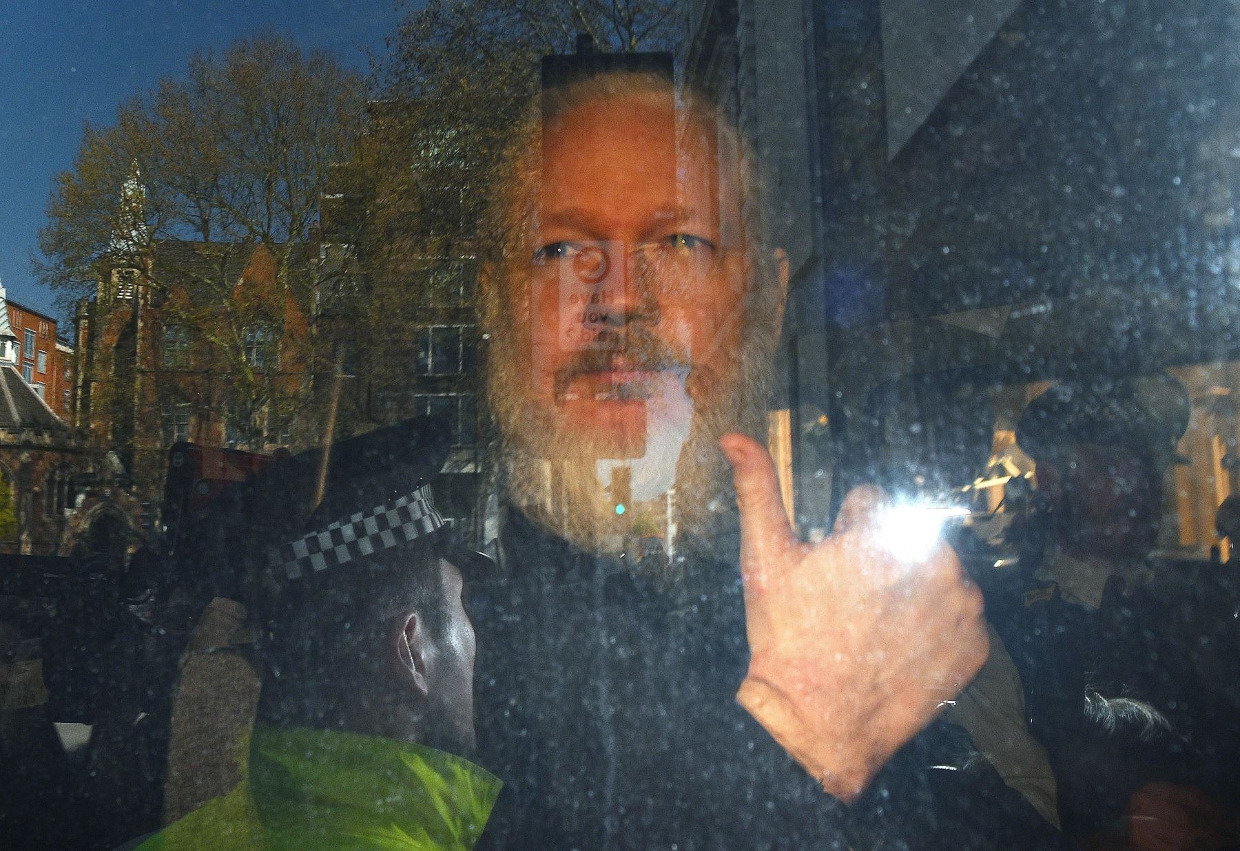 El fundador de WikiLeaks, Julian Assange, a su llegada este jueves a la Corte de Magistrados de Westminster en Londres (Reino Unido) tras su detención.Foto: EFE