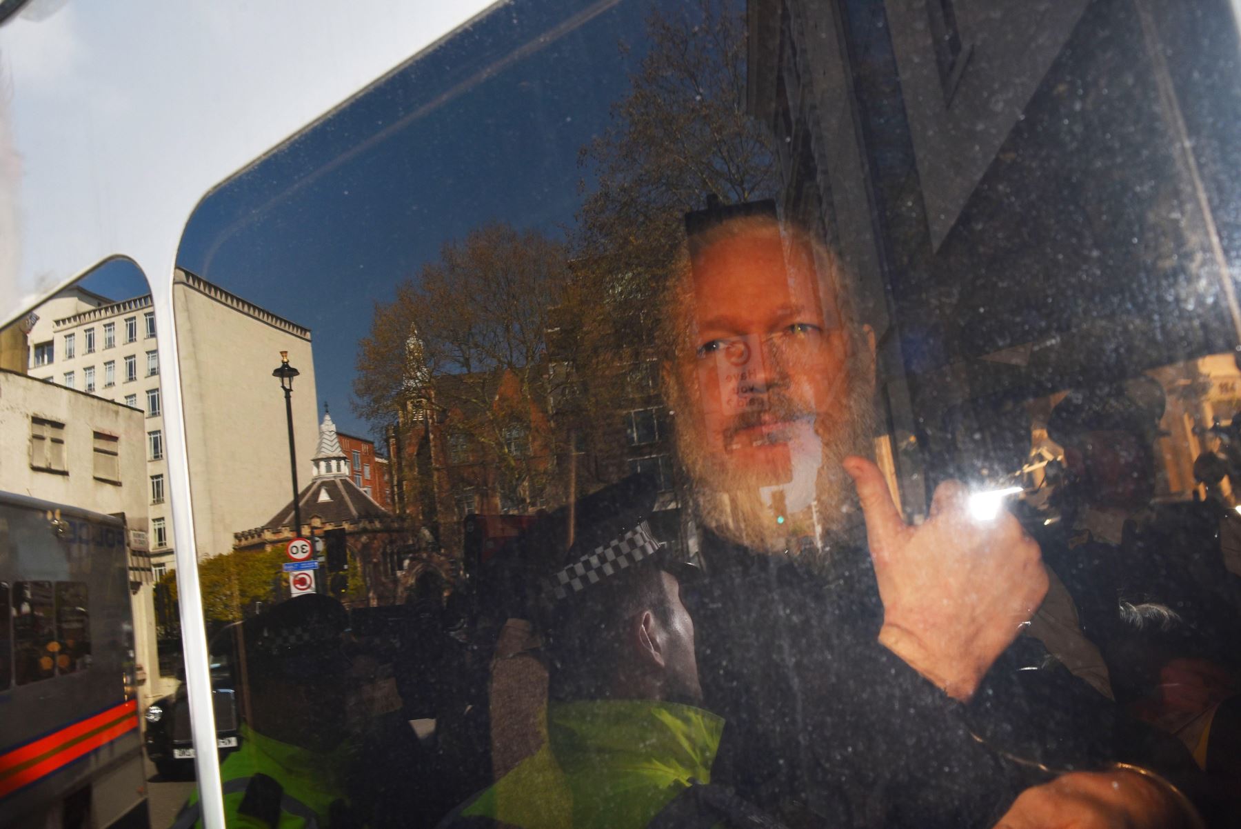 El fundador de WikiLeaks, Julian Assange, a su llegada este jueves a la Corte de Magistrados de Westminster en Londres (Reino Unido) tras su detención.Foto: EFE