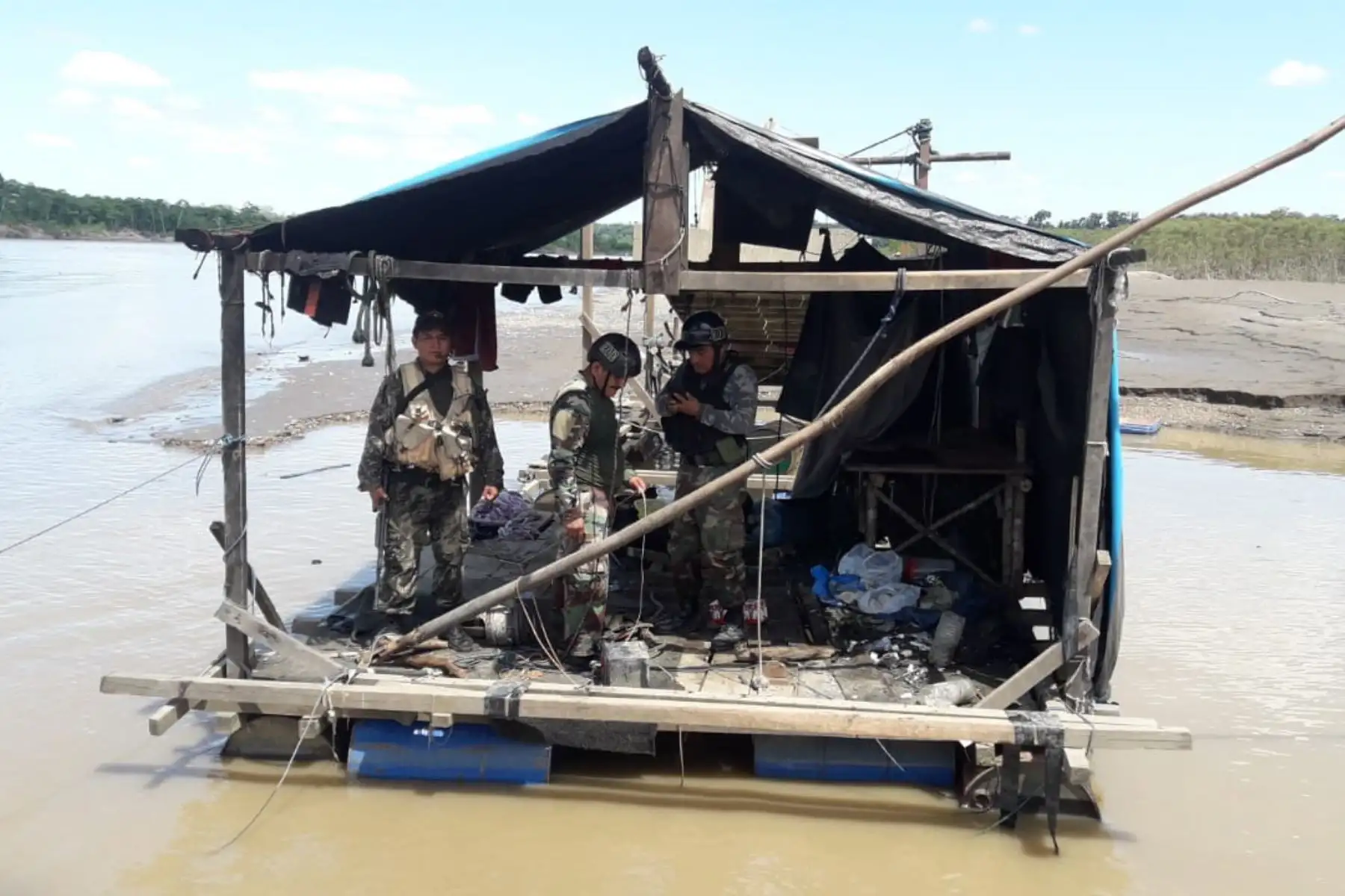 Fuerzas del orden destruyen equipos de la minería ilegal que operaban en Madre de Dios. ANDINA/Difusión