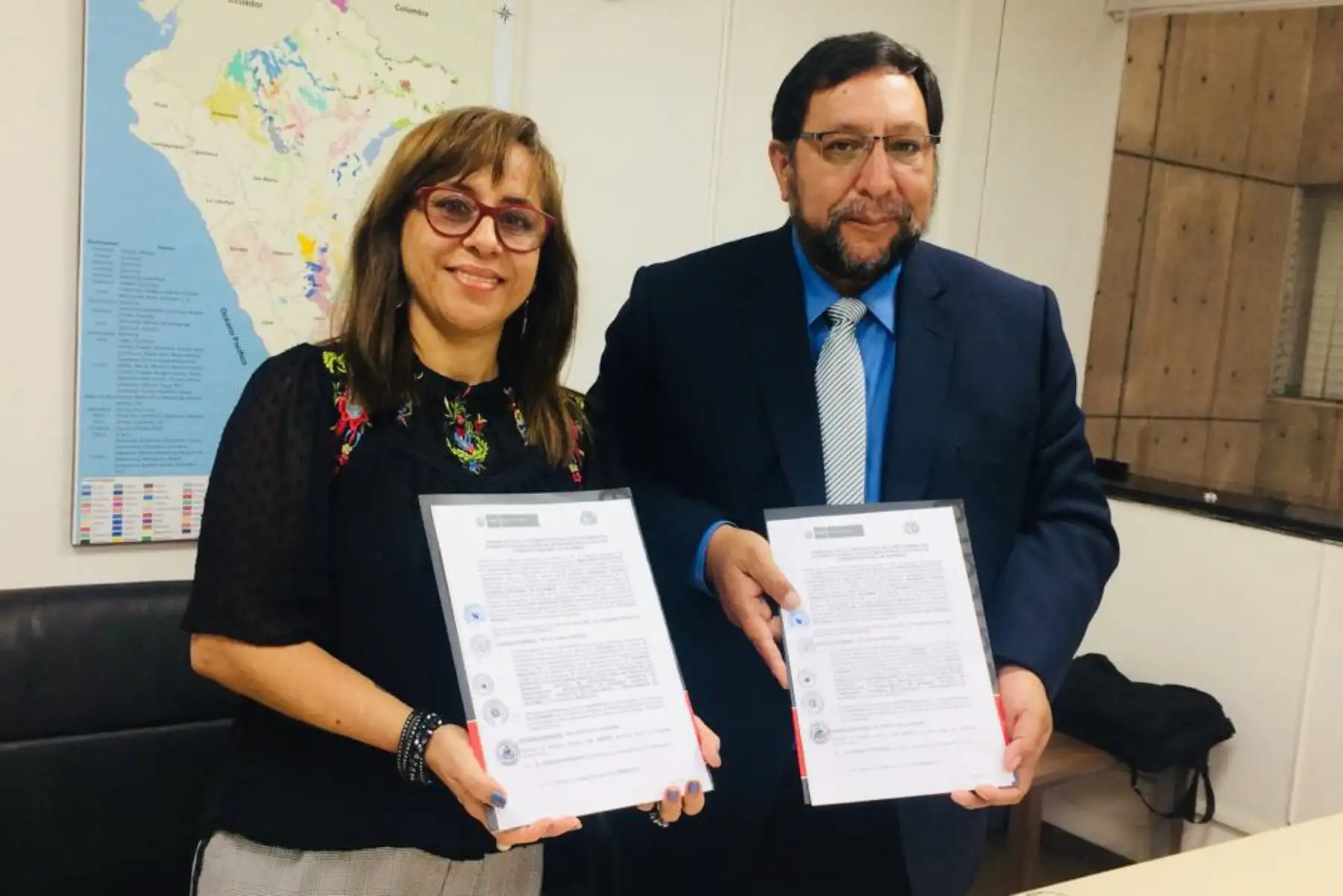 El Ministerio de Cultura y el Gobierno Regional de Apurímac ratificaron el convenio que permitirá realizar inversión pública para implementar el uso oficial del idioma quechua en las entidades que prestan servicios públicos prioritarios en Apurímac.