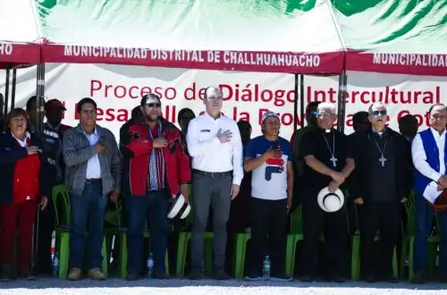 El gobernador regional de Apurímac, Baltazar Lantarón, destacó hoy la importancia de apostar por el diálogo para atender las demandas de las comunidades aledañas al proyecto minero Las Bambas, así como la plena voluntad del Ejecutivo y de los dirigentes comunales para alcanzar ese objetivo y fortalecer la presencia del Estado en esa región. ANDINA/Difusión