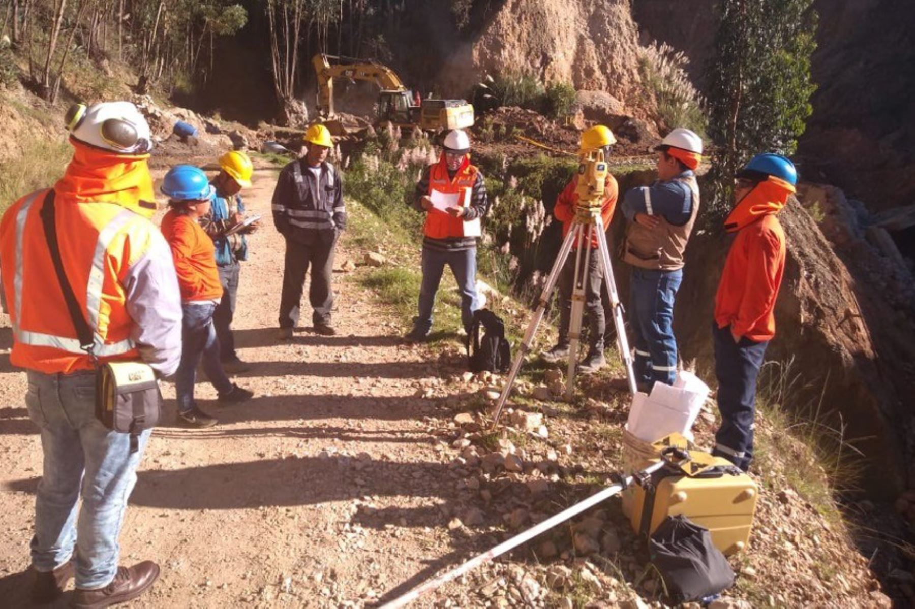 La Libertad: rehabilitan 15 Km. de caminos vecinales en Santiago de Chuco