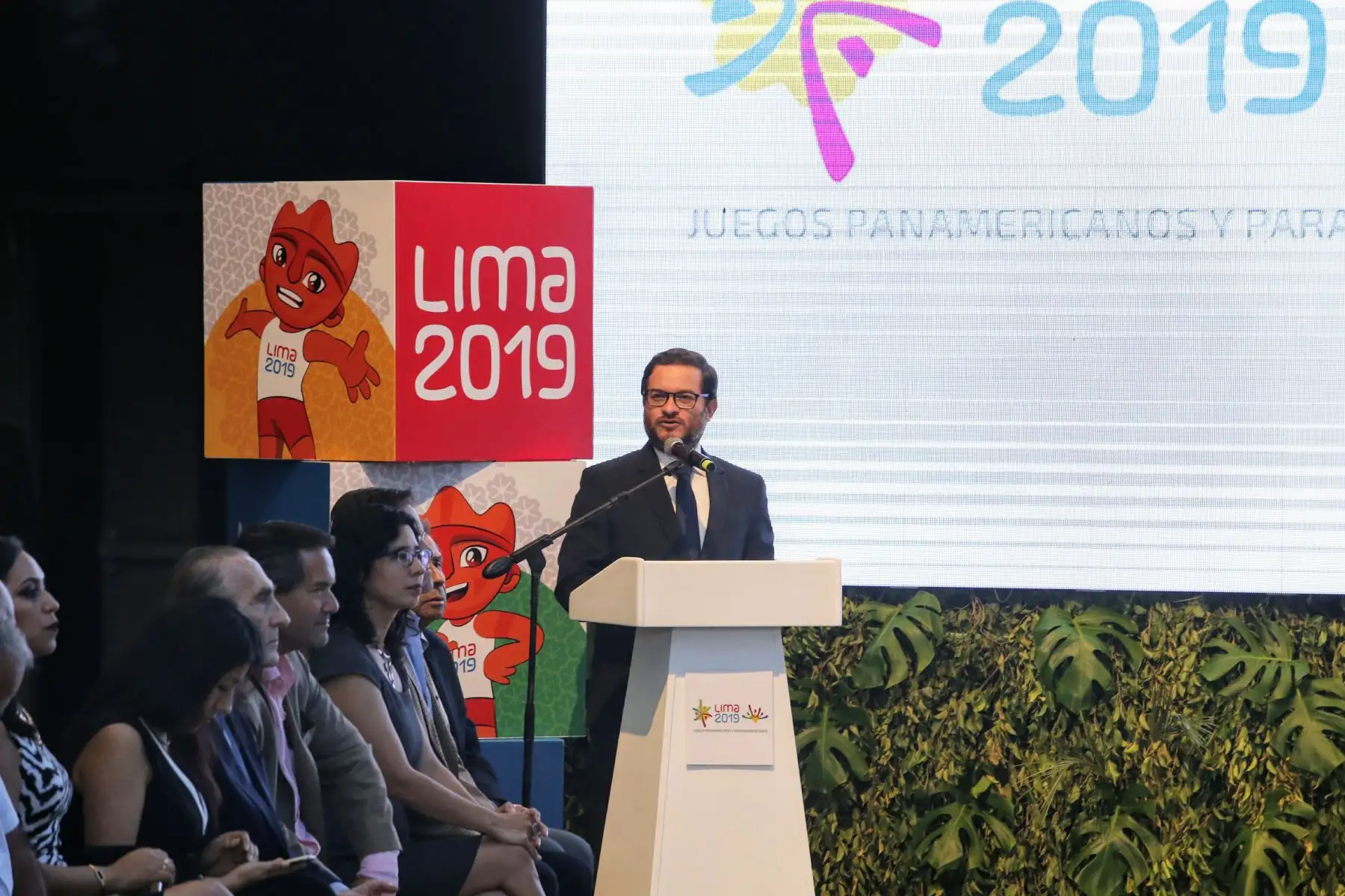 Panamericanos Lima 2019. Lima 2019 presentó los uniformes oficiales de los juegos en la pasarela de Perú Moda y contó con la presencia del Ministro de Comercio Exterior y Turismo Edgar Vásquez, Carlos Neuhaus, Jefe Comite Organizador Lima 2019 y el  Presidente de Panam Sports, Neven Ilic. Foto: ANDINA/Nathalie Sayago