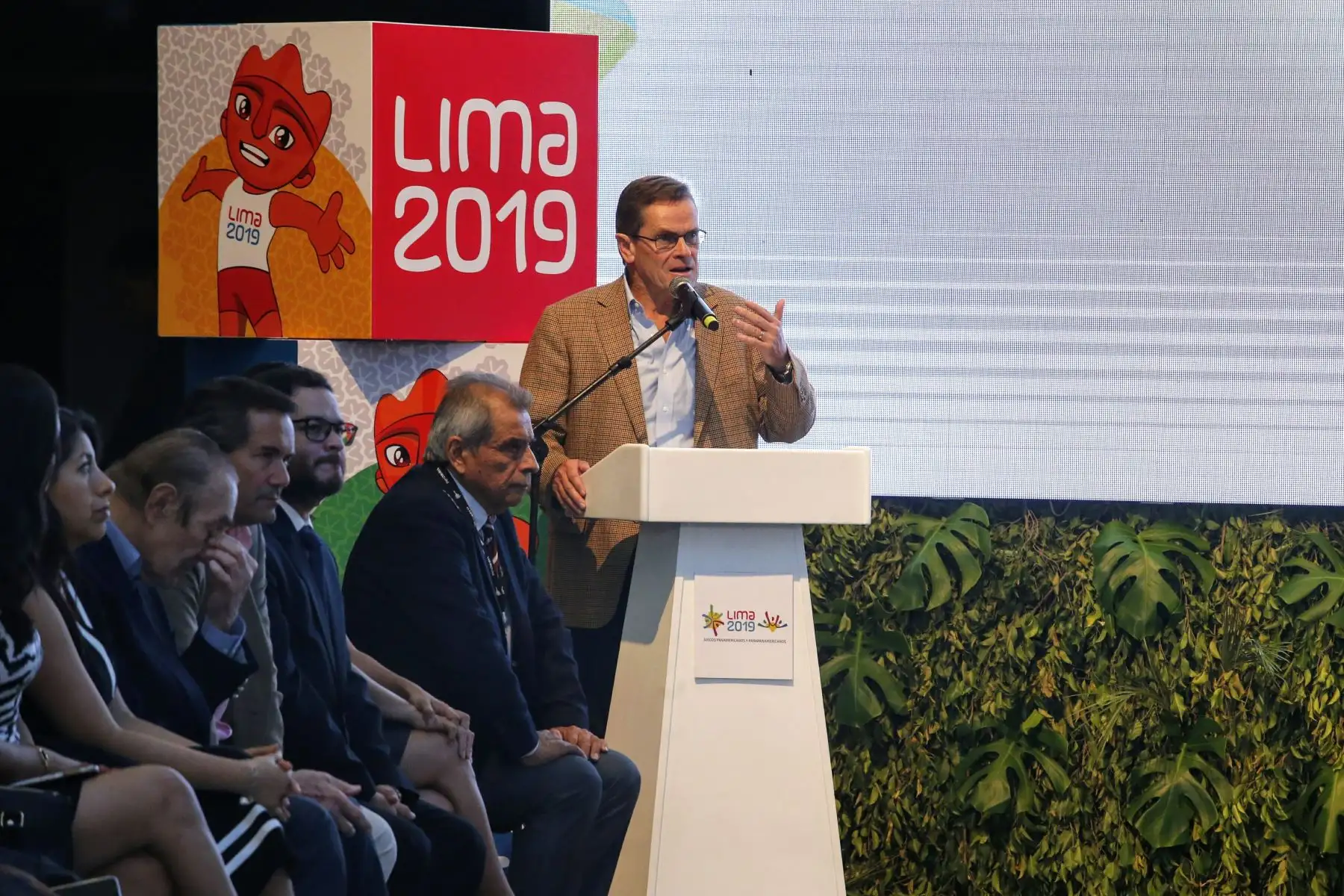 Panamericanos Lima 2019. Lima 2019 presentó los uniformes oficiales de los juegos en la pasarela de Perú Moda y contó con la presencia del Ministro de Comercio Exterior y Turismo Edgar Vásquez, Carlos Neuhaus, Jefe Comite Organizador Lima 2019 y el  Presidente de Panam Sports, Neven Ilic. Foto: ANDINA/Nathalie Sayago