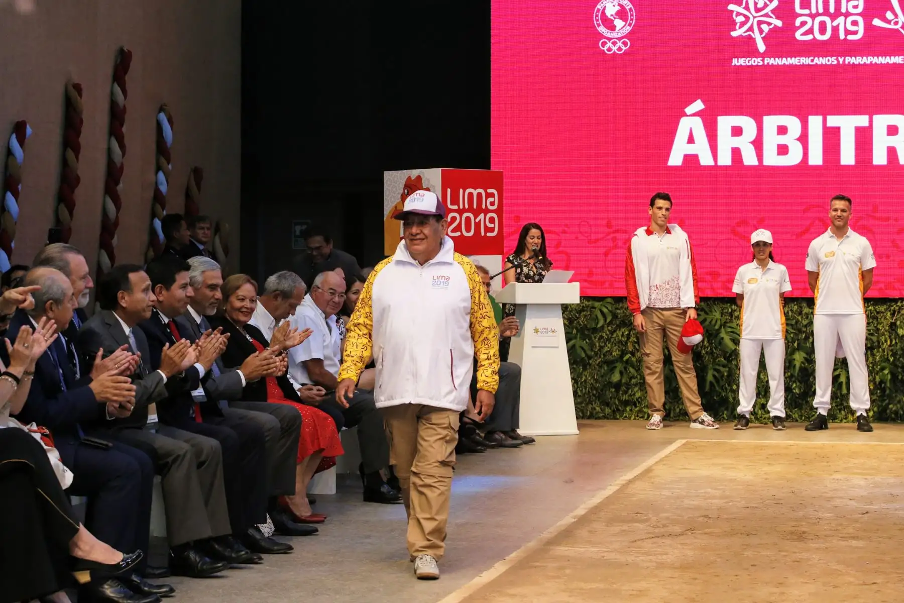 Panamericanos Lima 2019. Lima 2019 presentó los uniformes oficiales de los juegos en la pasarela de Perú Moda y contó con la presencia del Ministro de Comercio Exterior y Turismo Edgar Vásquez, Carlos Neuhaus, Jefe Comite Organizador Lima 2019 y el  Presidente de Panam Sports, Neven Ilic. Foto: ANDINA/Nathalie Sayago