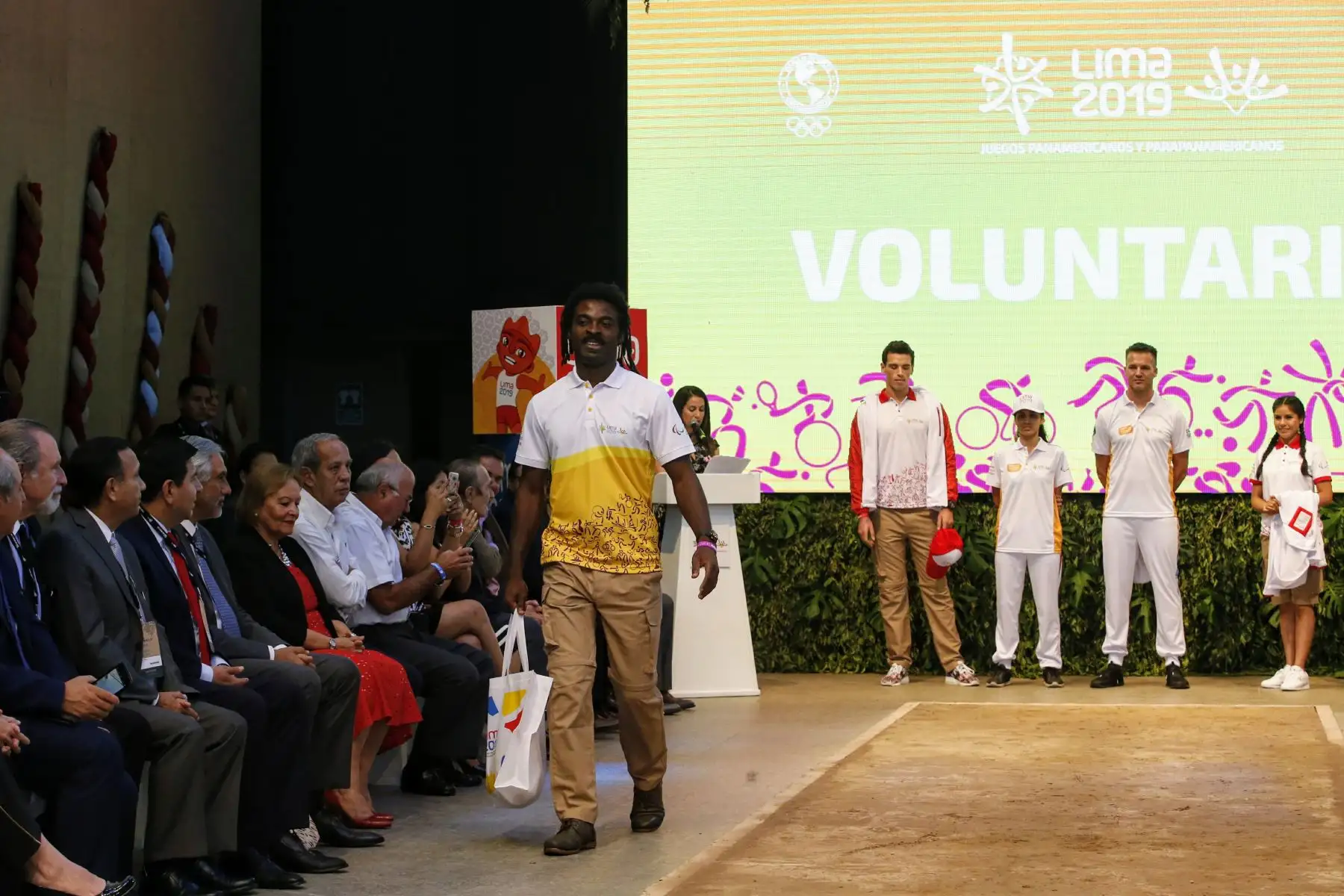 Panamericanos Lima 2019. Lima 2019 presentó los uniformes oficiales de los juegos en la pasarela de Perú Moda y contó con la presencia del Ministro de Comercio Exterior y Turismo Edgar Vásquez, Carlos Neuhaus, Jefe Comite Organizador Lima 2019 y el  Presidente de Panam Sports, Neven Ilic. Foto: ANDINA/Nathalie Sayago