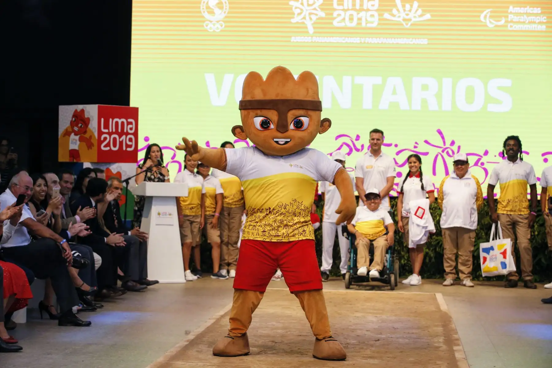 Panamericanos Lima 2019. Lima 2019 presentó los uniformes oficiales de los juegos en la pasarela de Perú Moda y contó con la presencia del Ministro de Comercio Exterior y Turismo Edgar Vásquez, Carlos Neuhaus, Jefe Comite Organizador Lima 2019 y el  Presidente de Panam Sports, Neven Ilic. Foto: ANDINA/Nathalie Sayago