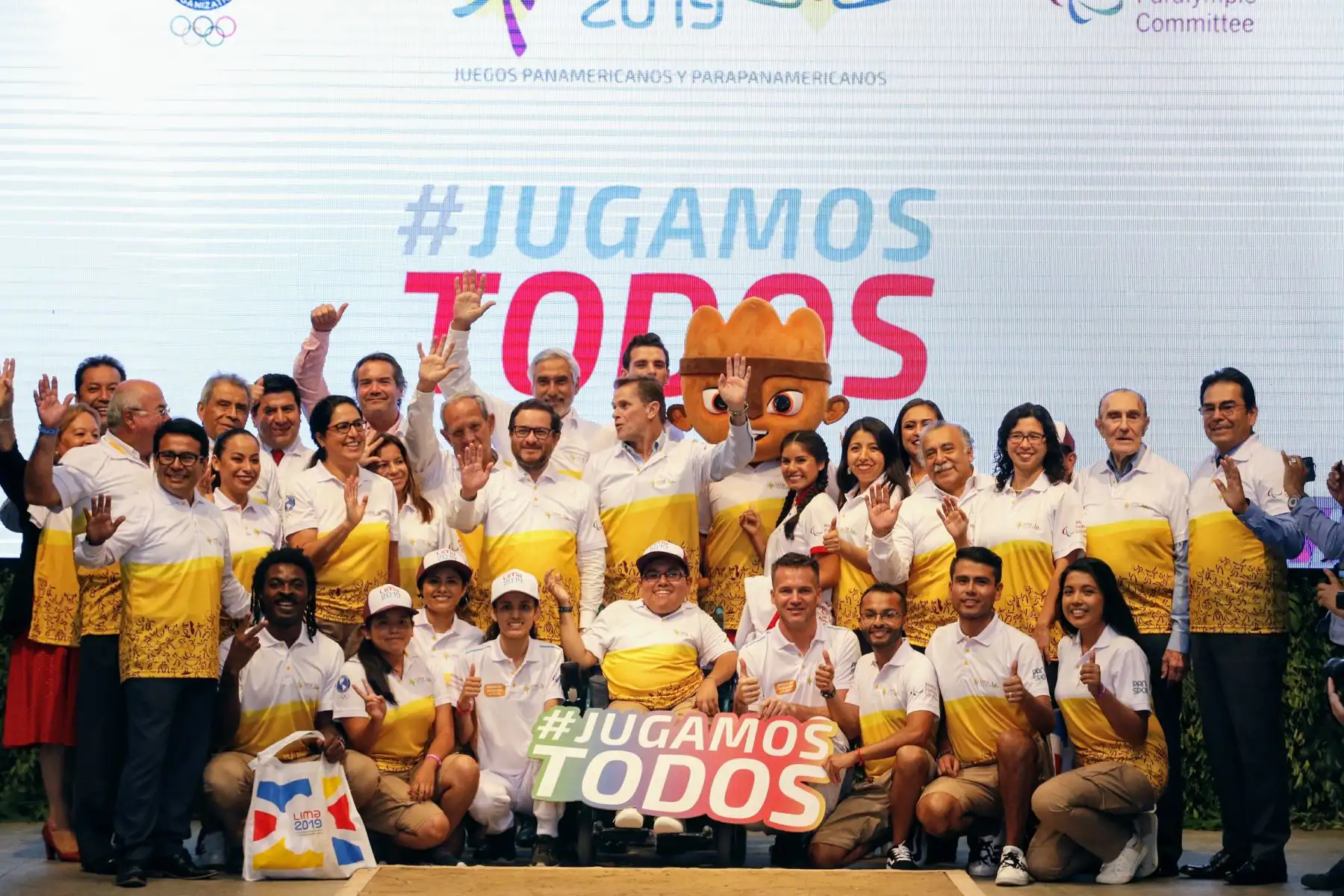 Panamericanos Lima 2019. Lima 2019 presentó los uniformes oficiales de los juegos en la pasarela de Perú Moda y contó con la presencia del Ministro de Comercio Exterior y Turismo Edgar Vásquez, Carlos Neuhaus, Jefe Comite Organizador Lima 2019 y el  Presidente de Panam Sports, Neven Ilic. Foto: ANDINA/Nathalie Sayago