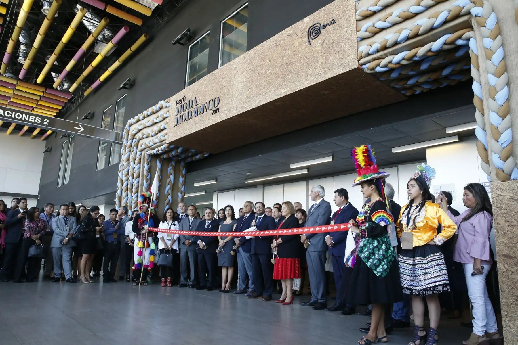 Perú Moda y Perú Moda Deco abren sus puertas al mundo apostando por la moda sostenible, la inauguración contó con la presencia del Ministro de Comercio Exterior y Turismo Edgar Vásquez acompañado de otras personalidades. Foto: ANDINA/Nathalie Sayago