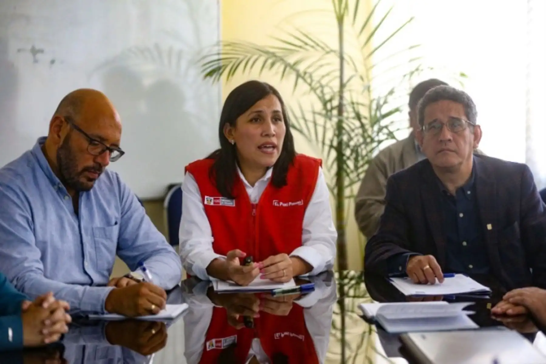 El Ministerio de Educación (Minedu) trabajará en equipo con cada región para establecer metas regionales para mejorar los aprendizajes y acompañará a aquellas regiones que presentan mayores dificultades, focalizando 5 mil instituciones educativas, sostuvo la ministra del sector, Flor Pablo.