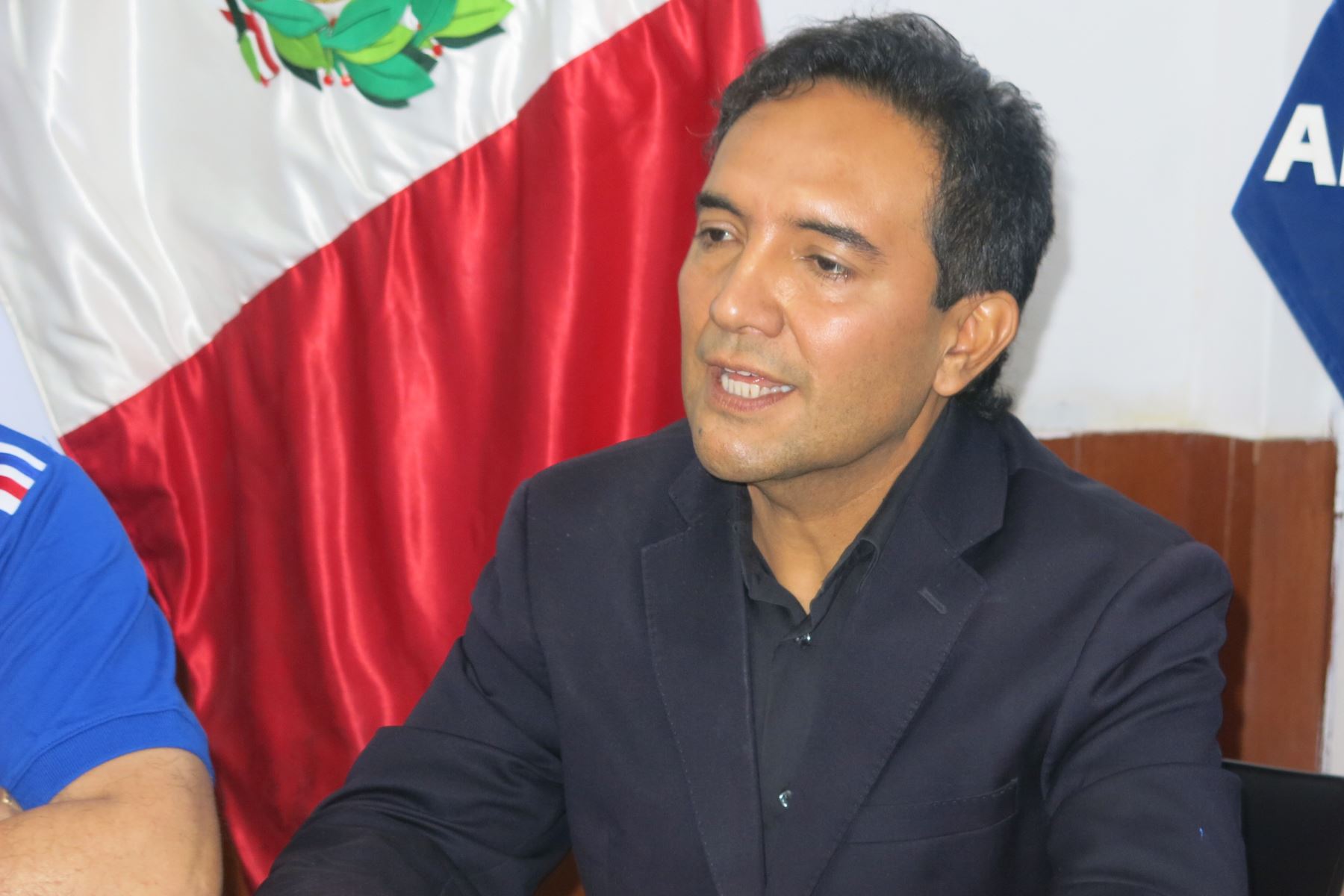 Valentín Fernández Bazán fue alcalde distrital de Nuevo Chimbote (Áncash) en el período 2015-2018.