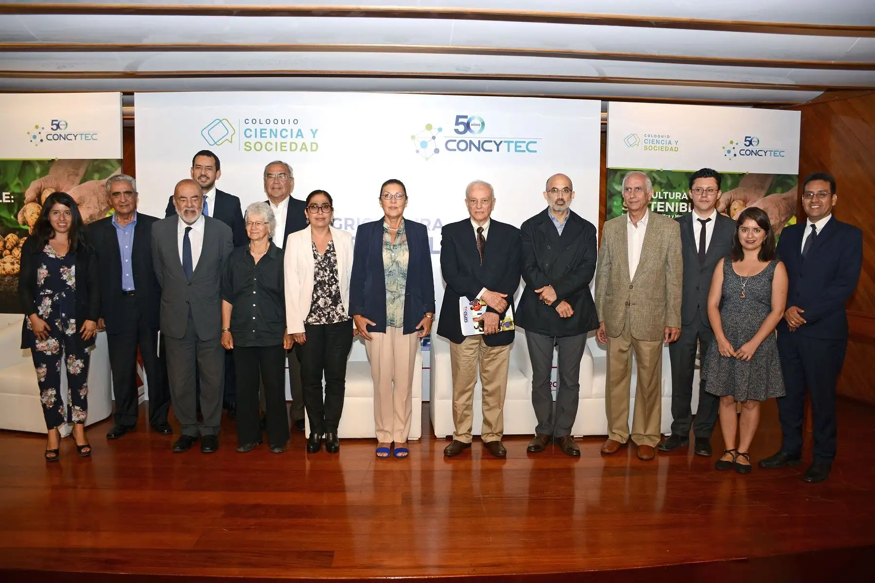 Presidenta de Concytec, Fabiola León Velarde en coloquio "Ciencia y Sociedad : Agricultura Sostenible" Foto: Difusión