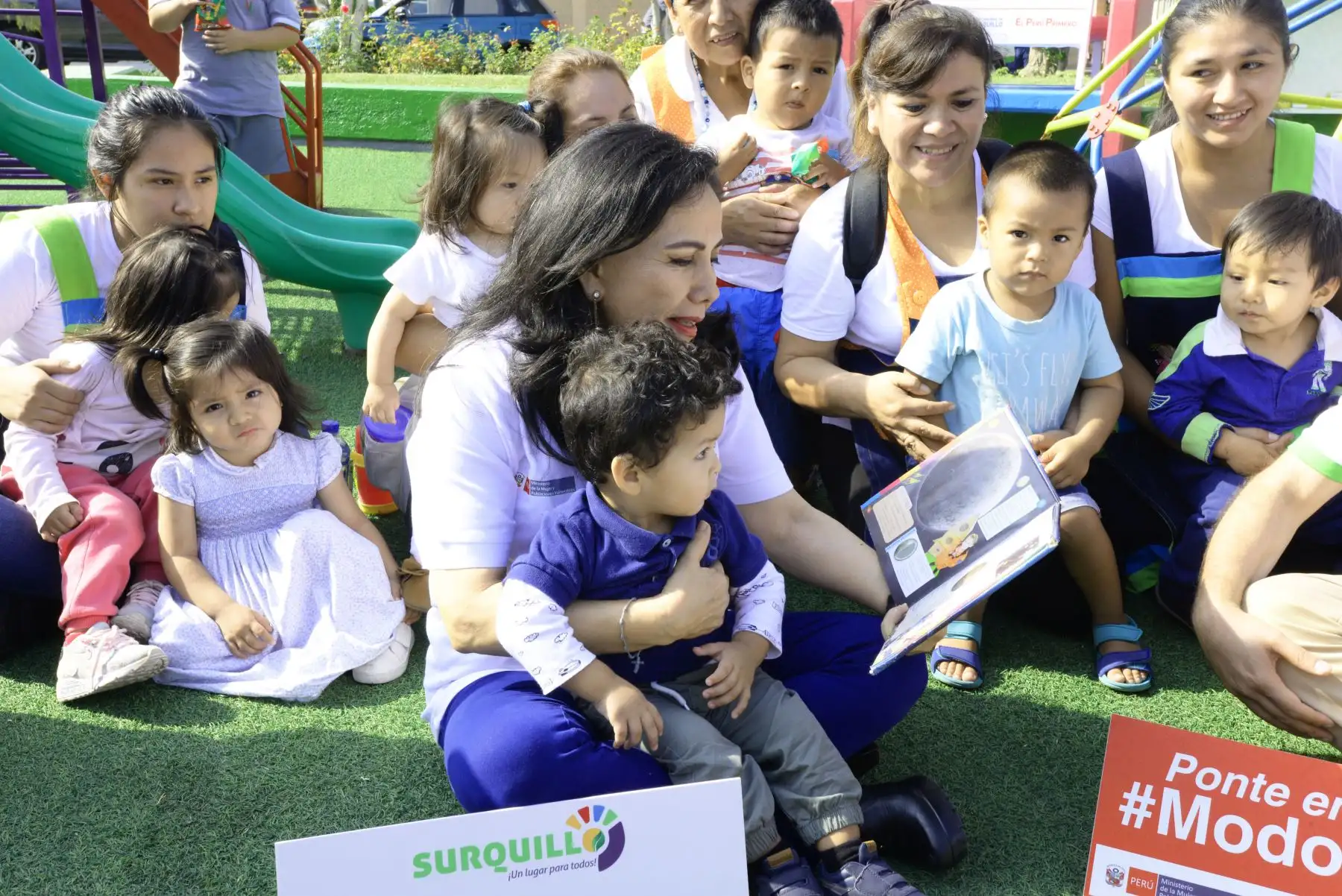 Ministra de la mujer Gloria Monteneg y alcaldes de Surquillo, LaVictoria, Magdalena, Lince y SanBorja se ponen en Modo Niñez que busca sensibilizar a comunidad en el cuidado de las niñas, niños y adolescentes en espacios públicos.Foto:ANDINA/Mimp