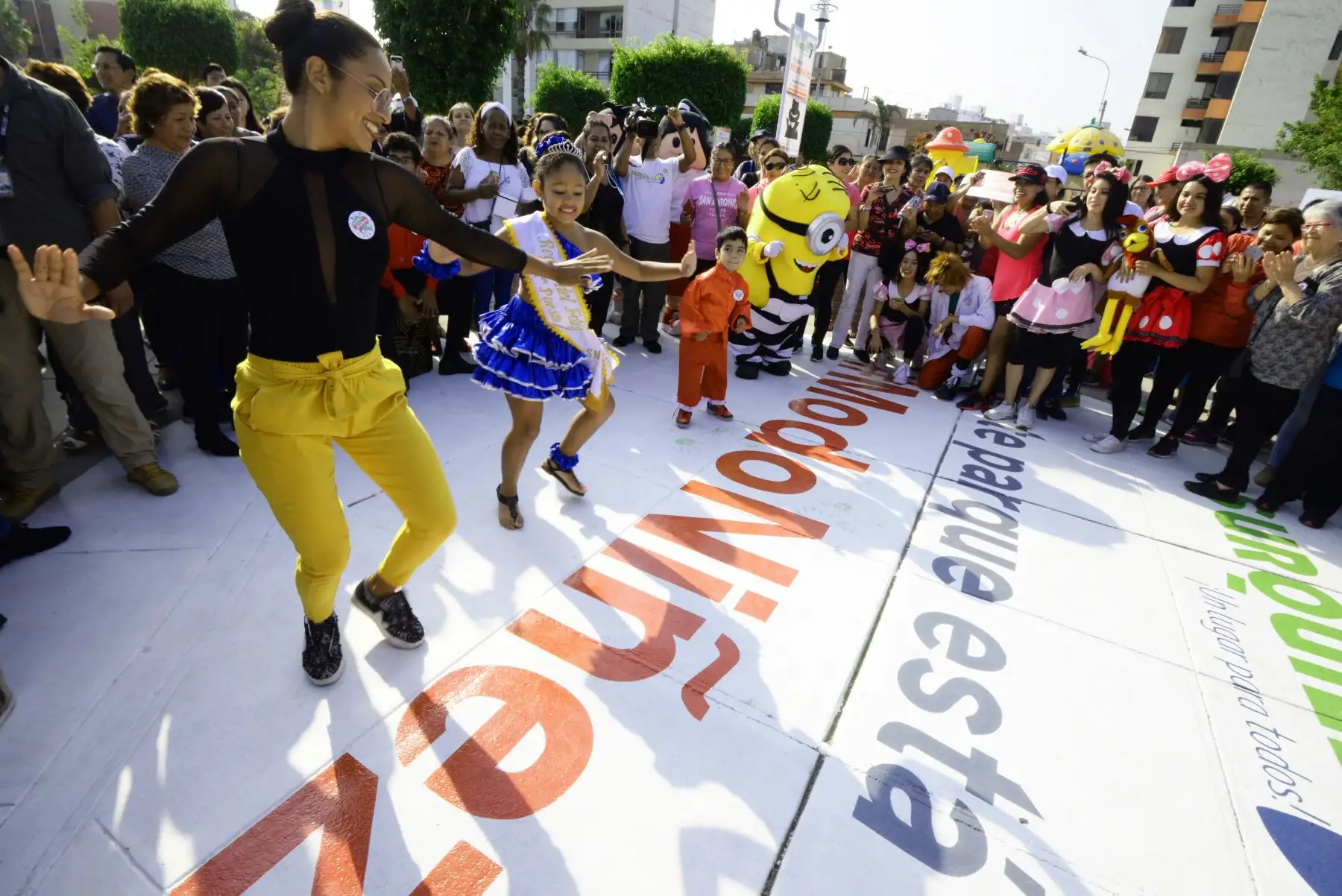 Ministra de la mujer Gloria Monteneg y alcaldes de Surquillo, LaVictoria, Magdalena, Lince y SanBorja se ponen en Modo Niñez que busca sensibilizar a comunidad en el cuidado de las niñas, niños y adolescentes en espacios públicos.Foto:ANDINA/Mimp