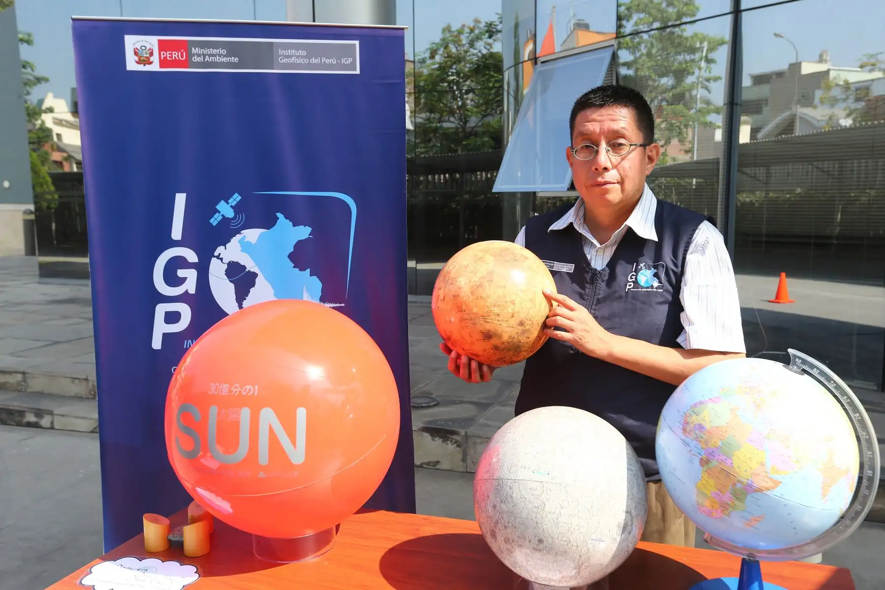 IGP,presentara el telescopio Takahachi,por el dia internacional de la astronomia.Foto:ANDINA/Héctor Vinces.