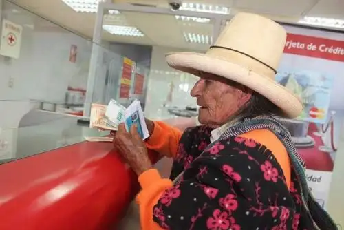 Los usuarios de Pensión 65 recibirán este domingo la subvención económica bimestral correspondiente al padrón de mayo-junio en las agencias del Banco de la Nación de 16 ciudades. Foto: ANDINA/Difusión