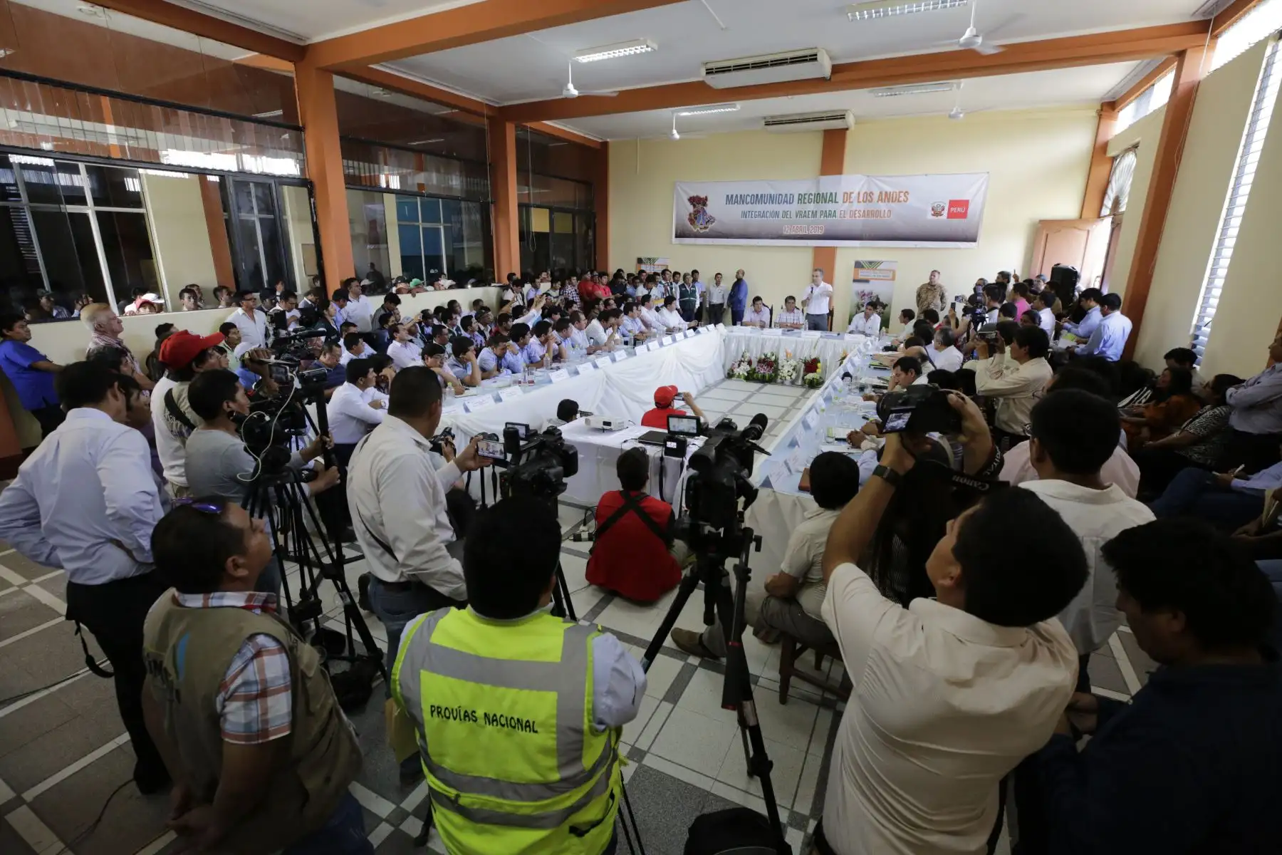 El presidente del Consejo de Ministros, Salvador del Solar, participó en una mesa de trabajo entre el Gobierno Central y las autoridades de la Mancomunidad Regional de Los Andes, en el Vraem. Foto: ANDINA/PCM.