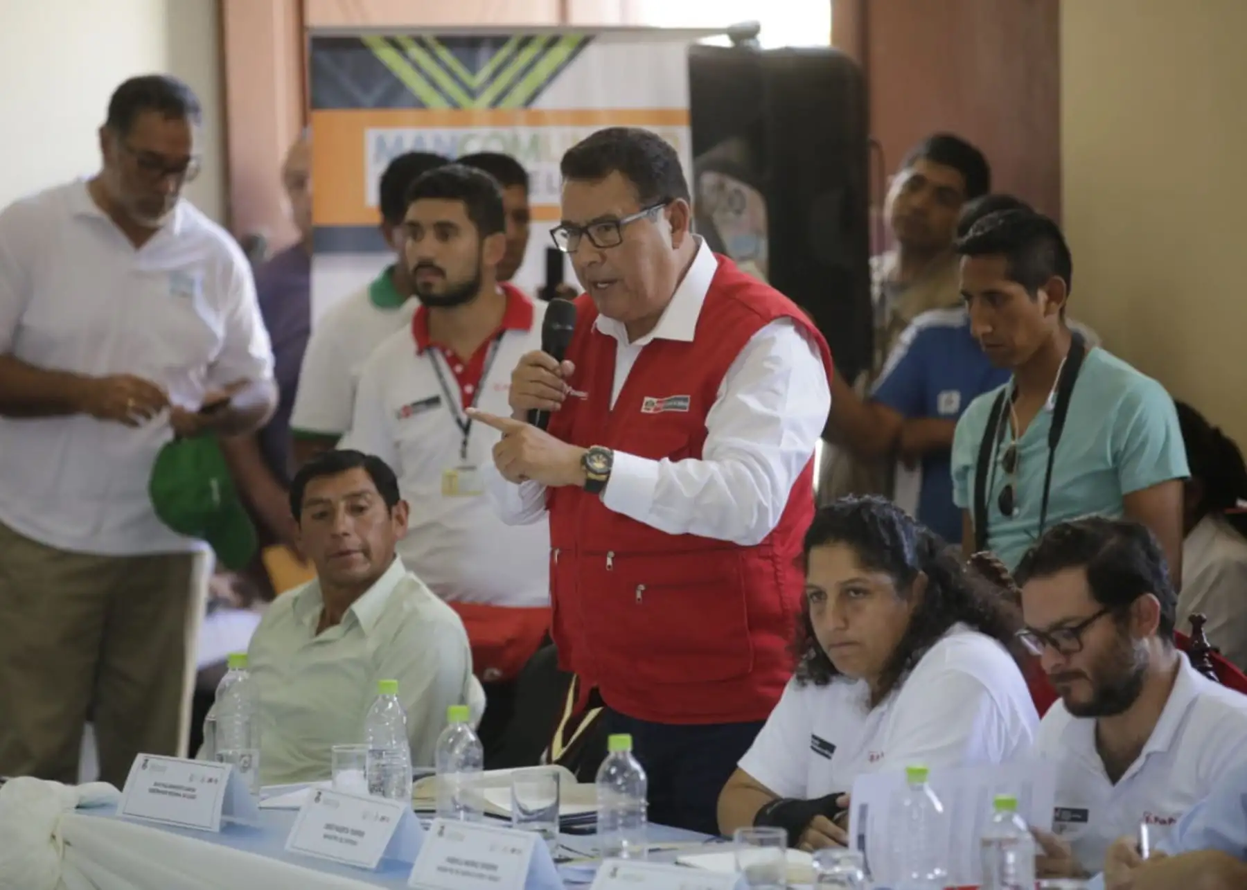 El ministro de Defensa, José Huerta Torres, en el Vraem.