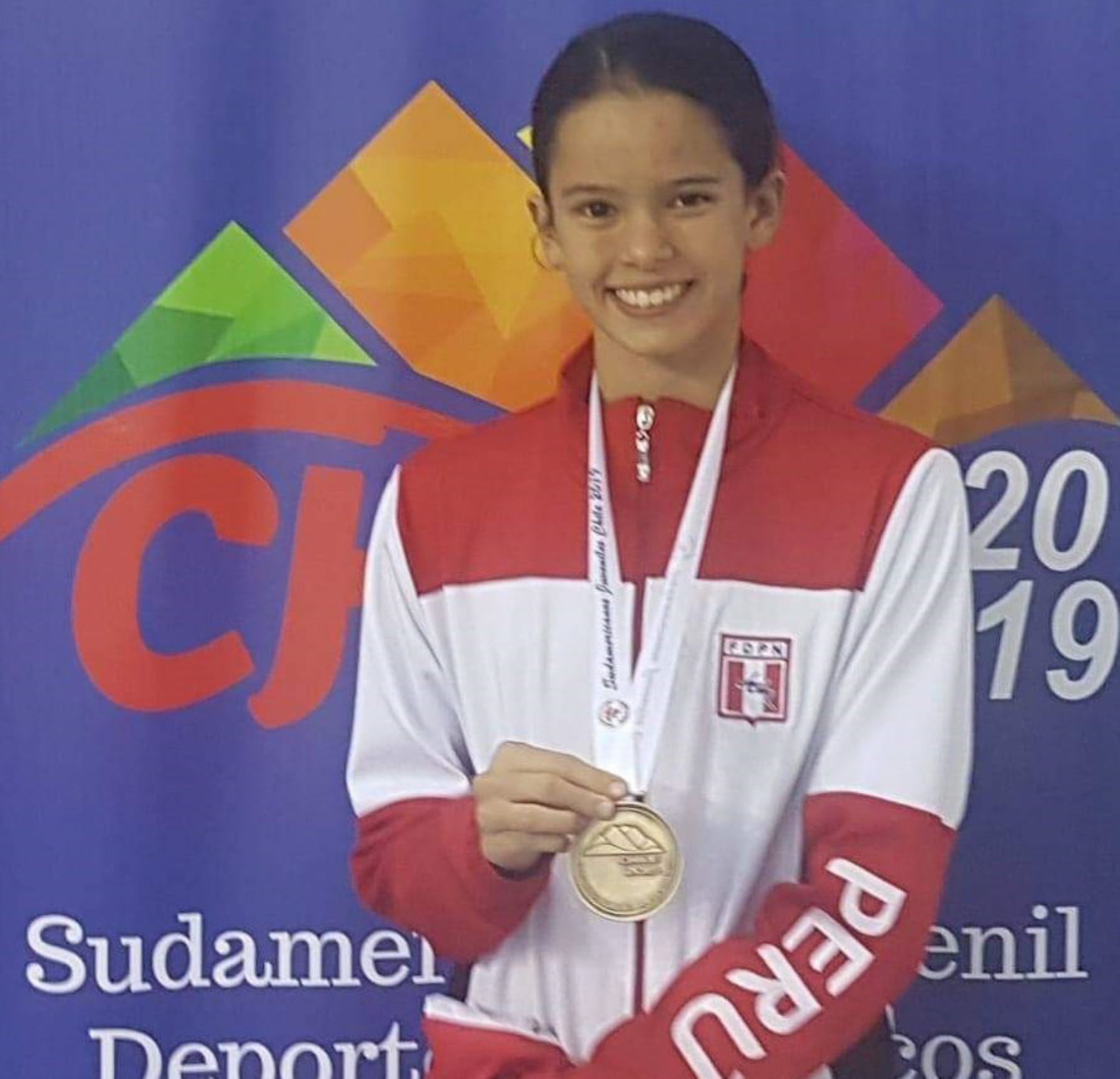 Nadadora Alexia Sotomayor logra segunda medalla de oro para Perú en Sudamericano.
