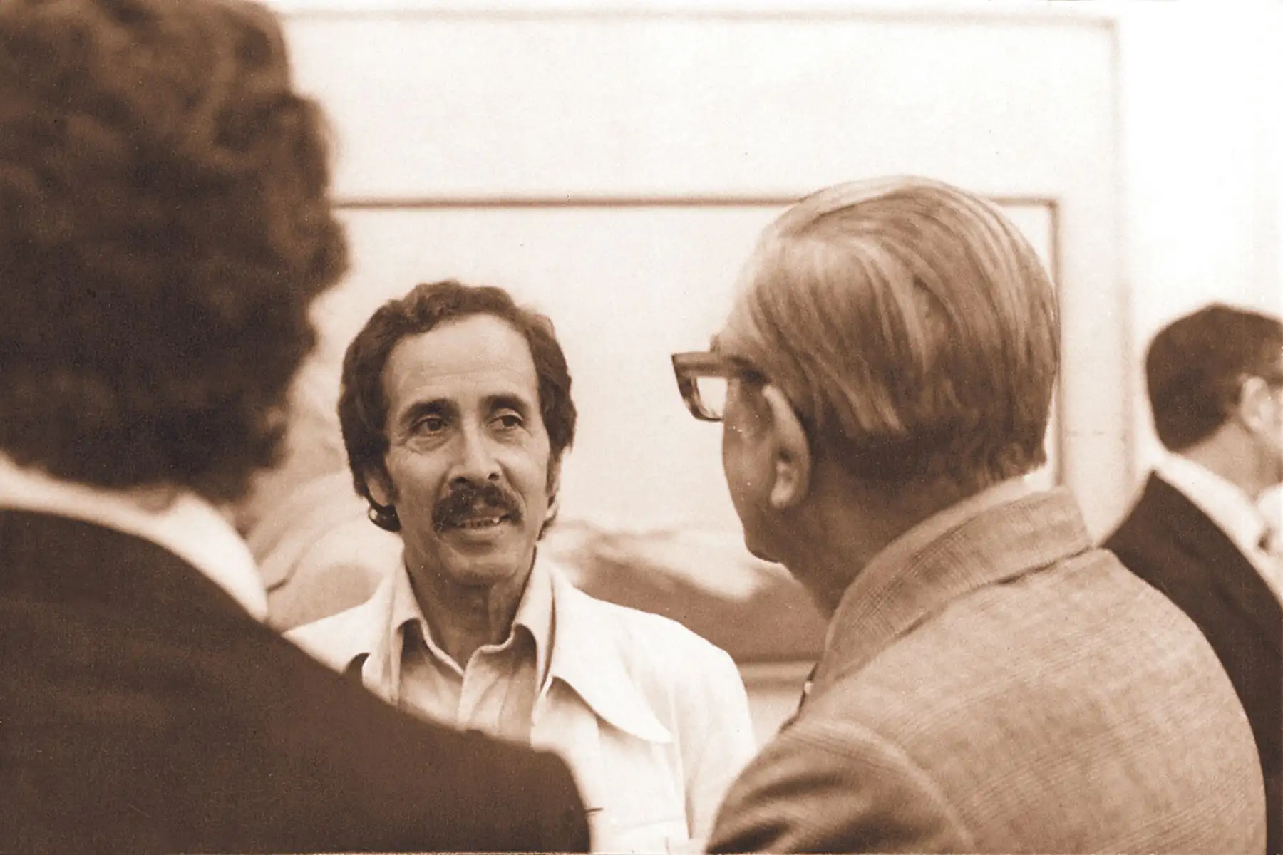 Jorge Eduardo Eielson junto a Javier Sologuren
( izquierda), ambos poetas pertenecen a la llamada Generación del 50.
Foto: Archivo el diario El Peruano