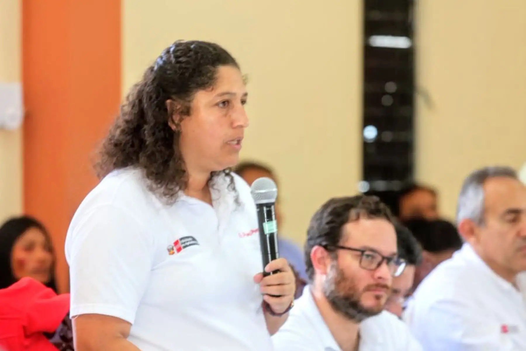 La ministra de Agricultura y Riego, Fabiola Muñoz, anunció una estrategia basada en articular infraestructura y capacidad productiva para impulsar el desarrollo de los pueblos del Valle Río Apurímac, Ene y Mantaro (Vraem), durante su participación en la sesión del Comité de la Mancomunidad Regional de los Andes.