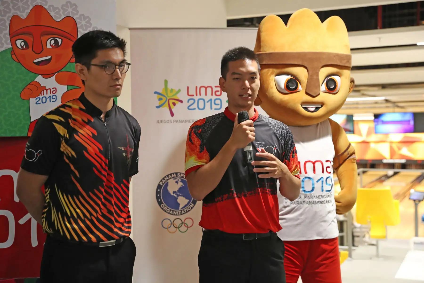Jugadores de la selección de Bowling agradecen la entrega de este escenario para su preparación rumbo a los Juegos Panamericanos Lima 2019. Foto: ANDINA/Melina Mejía