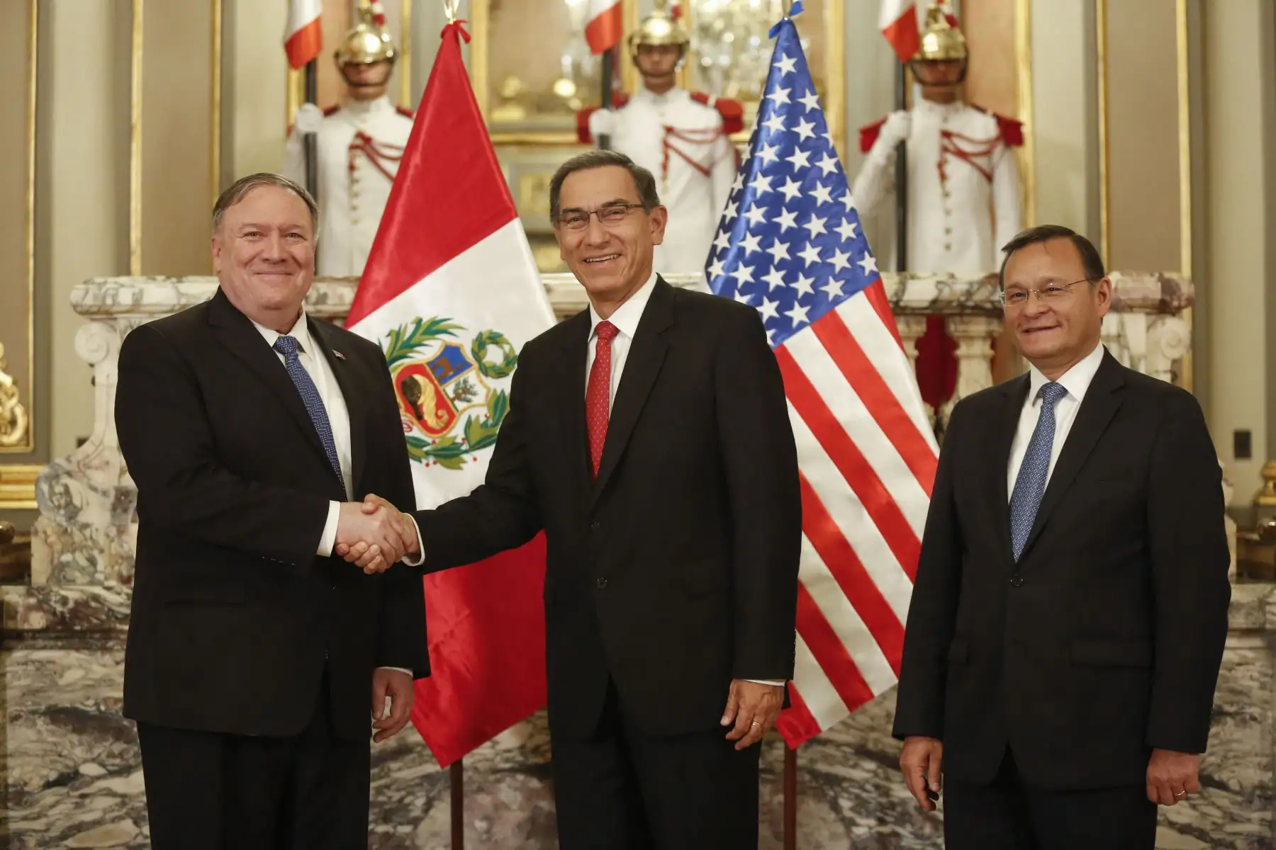 El presidente Martín Vizcarra sostuvo una reunión con el Secretario de Estado de los Estados Unidos de América, Mike Pompeo, donde abordaron temas sobre las relaciones económicas y comerciales, así como la cooperación en la lucha contra el narcotráfico .Foto: ANDINA/Prensa Presidencia