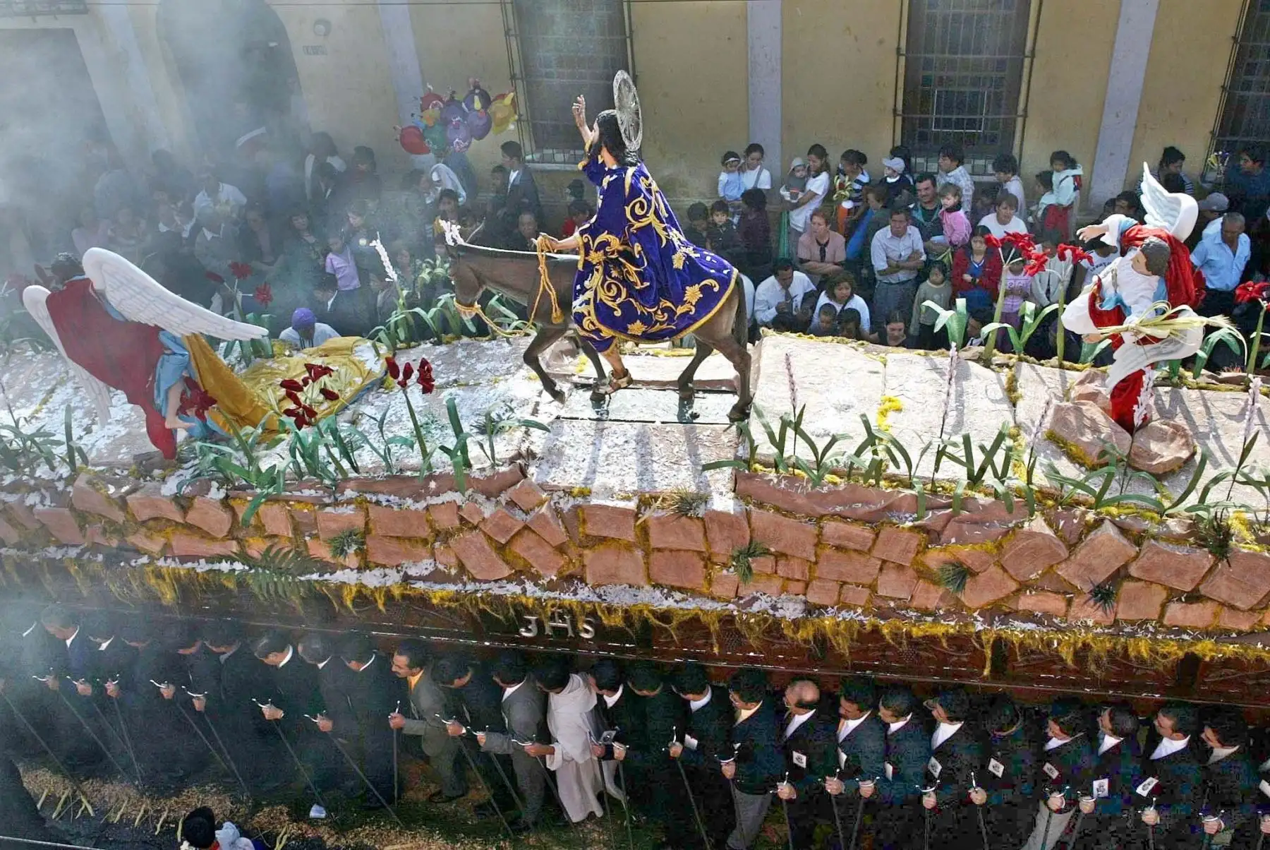 Guatemaltecos participan  en la Ciudad de Guatemala en la Procesión de Jesus de las Palmas, que recuerda la entrada triunfal de Jesús a Jerusalem. Centenares de guatemaltecos participan en la procesión que marca el inicio de la Semana Santa. Foto:AFP