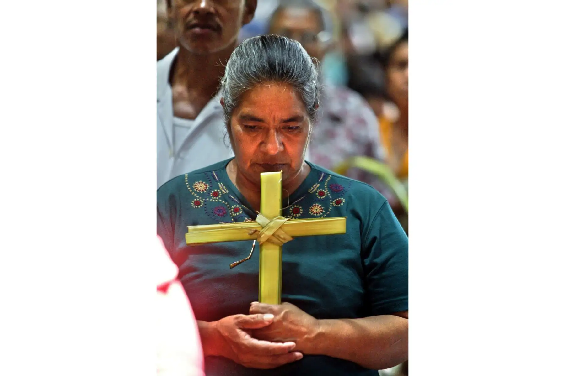 Fieles participan de la procesión correspondiente al Domingo de Ramos  en la catedral metropolitana de Managua, Nicaragua. Miles de creyentes participaron en la celebración de la festividad que marca el inicio de la llamada Semana Santa en Nicaragua.Foto: AFP