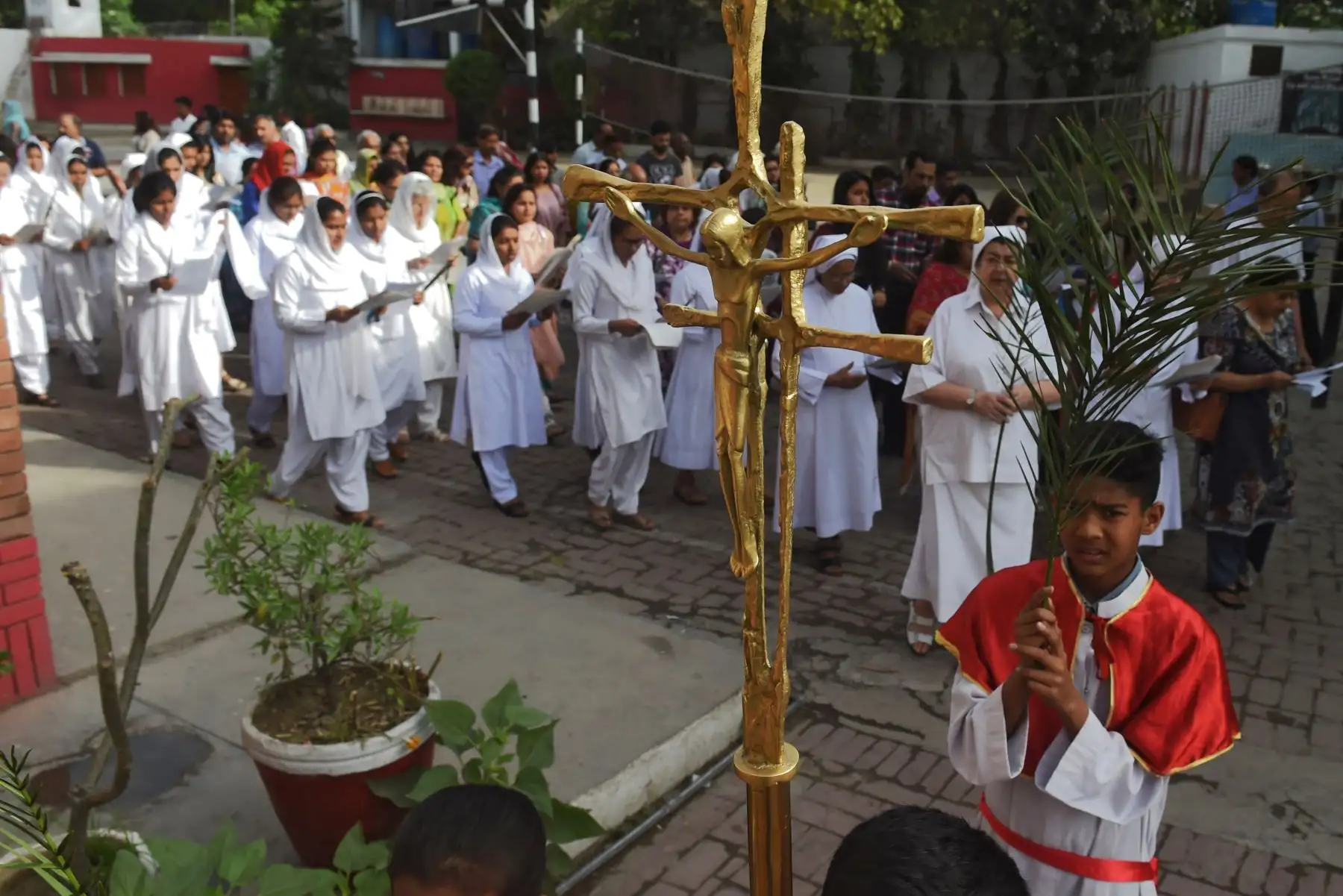 Las monjas cristianas lideran una procesión del Domingo de Ramos en la Iglesia de San Antonio en Lahore en Pakistán. Foto:AFP