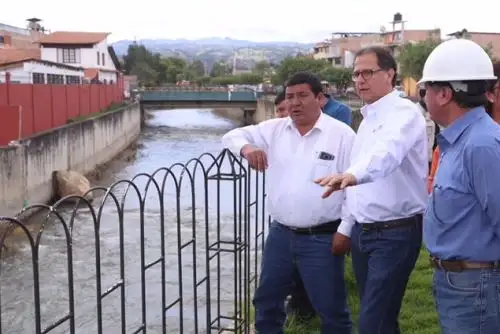 Ministro de Energía y Minas, Francisco Ísmodes, verifica obras de prevención ante lluvias en Cajamarca. Foto: Cortesía.