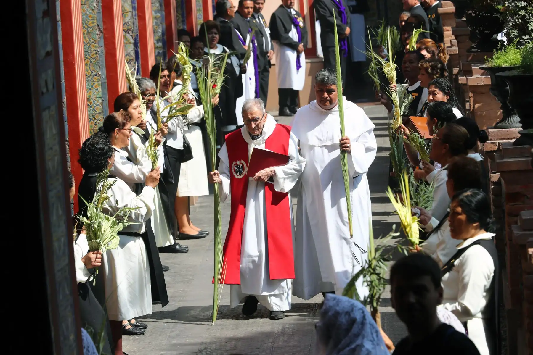 Los devotos cristianos participan en la celebración del Domingo de Ramos en la iglesia Santo Domingo ,Foto: ANDINA/Norman Córdova